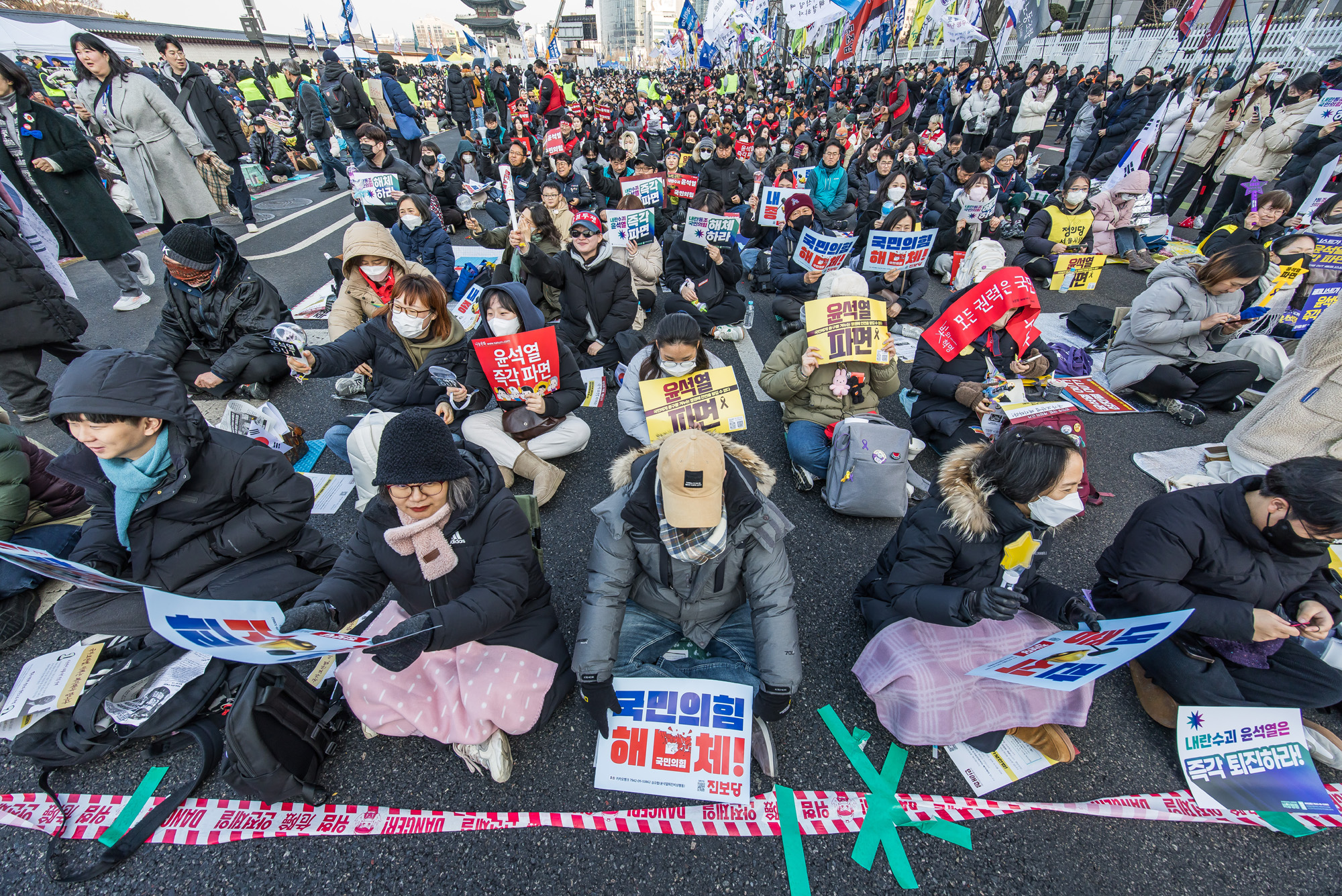집회;시위;윤석열대통령탄핵촉구집회;윤석열즉각퇴진사회대개혁비상행동;촛불행동;윤대통령탄핵촉구집회;윤석열대통령탄핵찬성집회