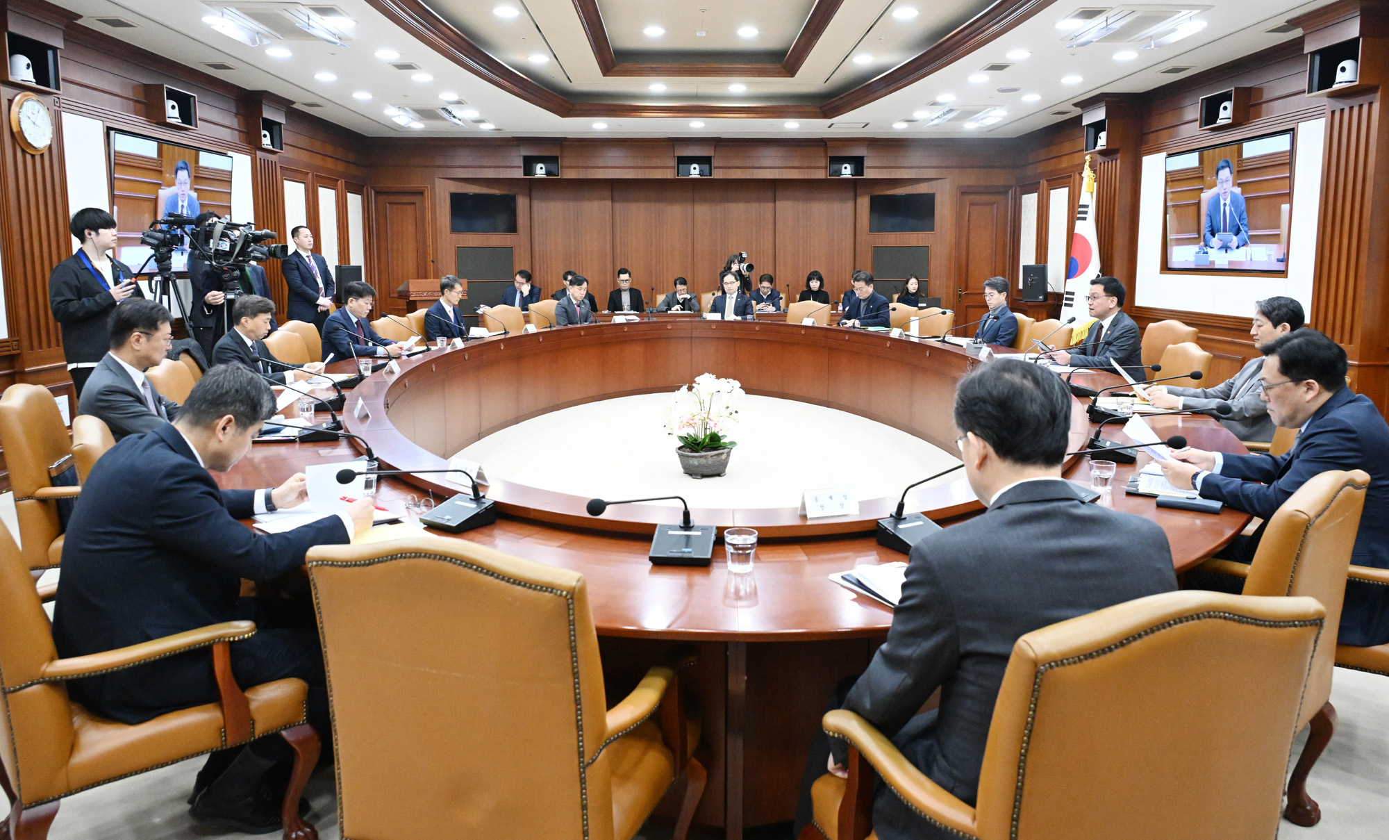 최상목 대통령 권한대행 부총리 겸 기획재정부 ;국정현안관계장관회의 겸 경제관계장관회의 겸 