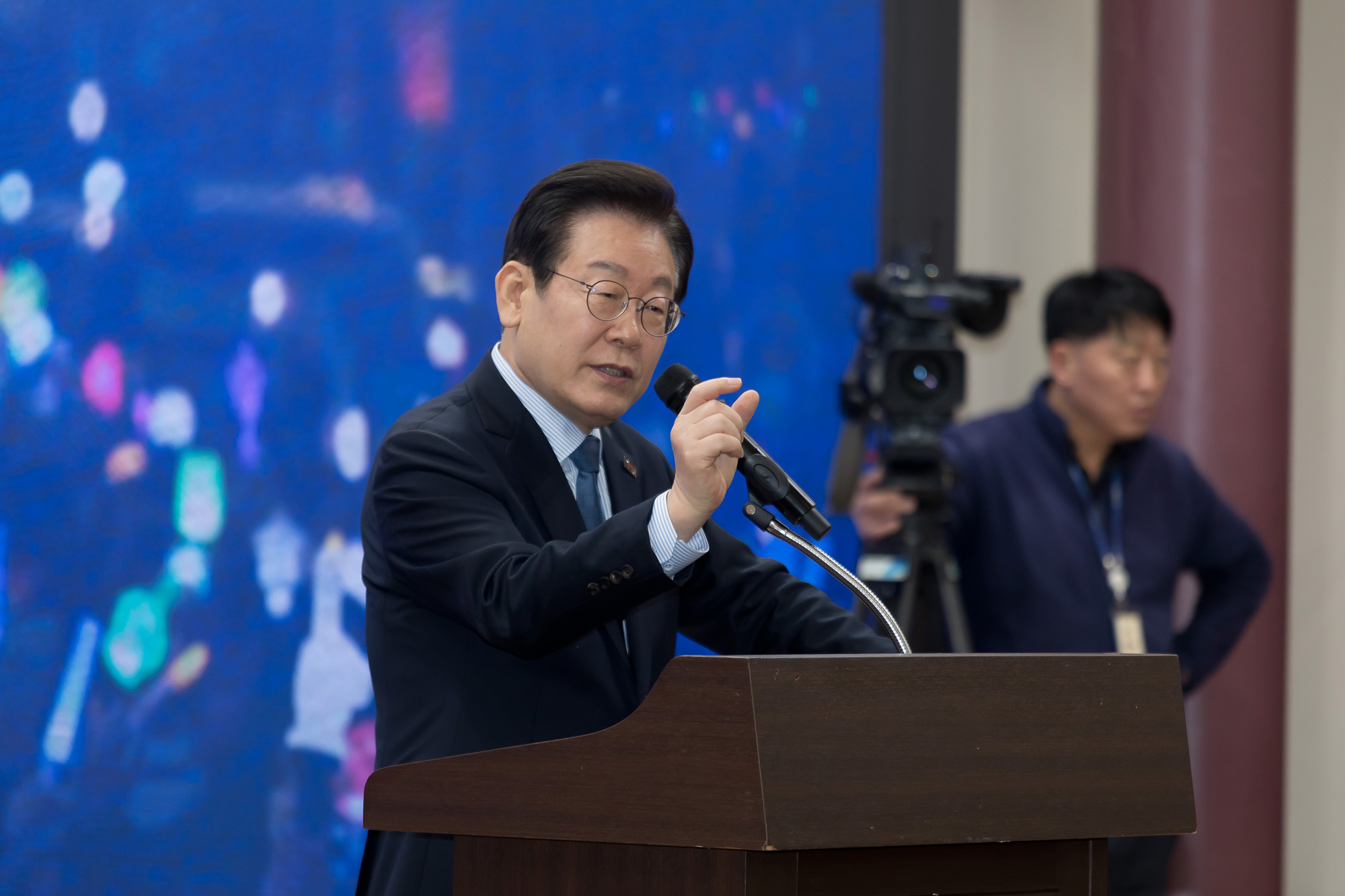정치;정당;더불어민주당;모두의질문Q