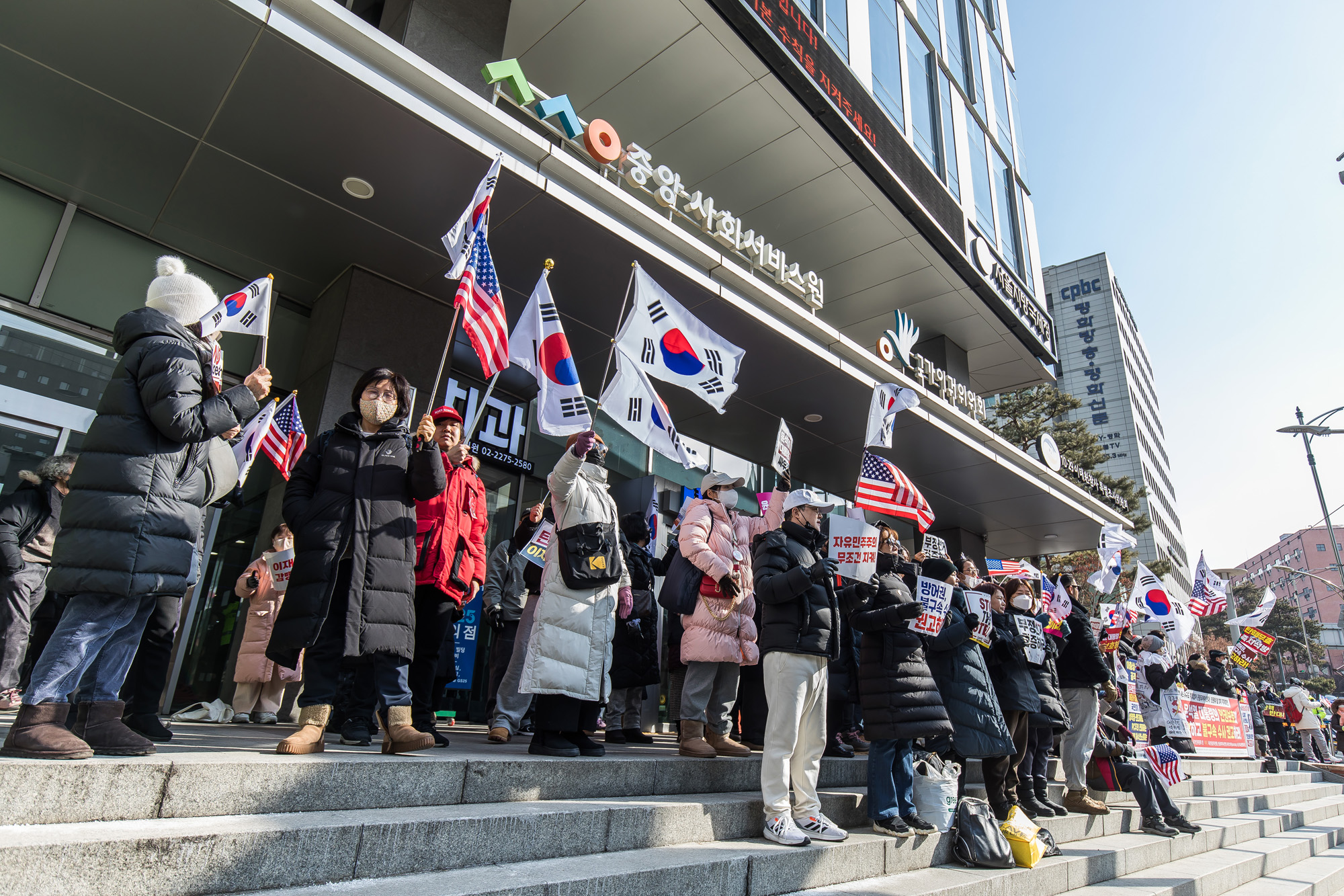 사회;국가인권위원회;인권위;인권위2차전원위원회;윤석열대통령방어권보장;극우단체집회;극우단체인권위난입