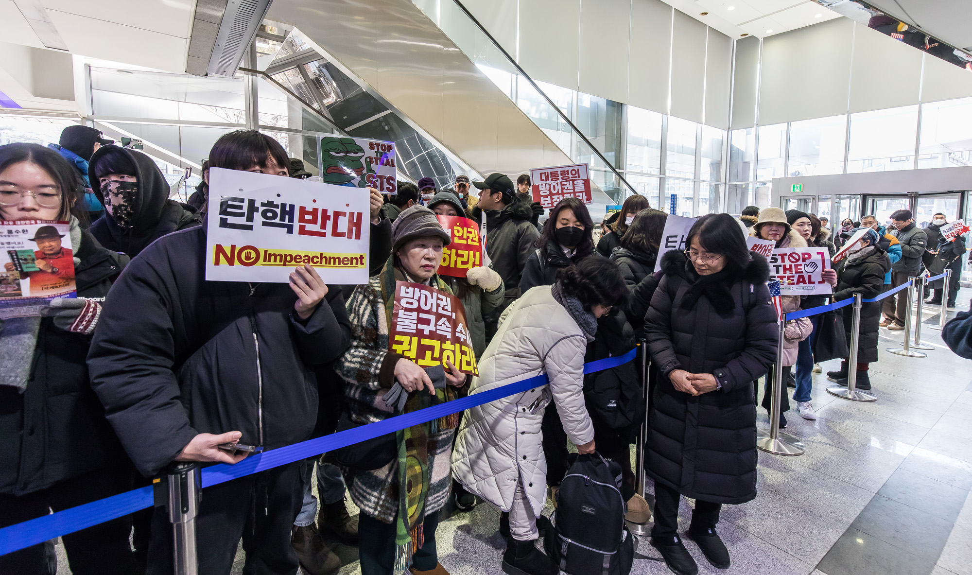 사회;국가인권위원회;인권위;인권위2차전원위원회;윤석열대통령방어권보장;극우단체집회;극우단체인권위난입