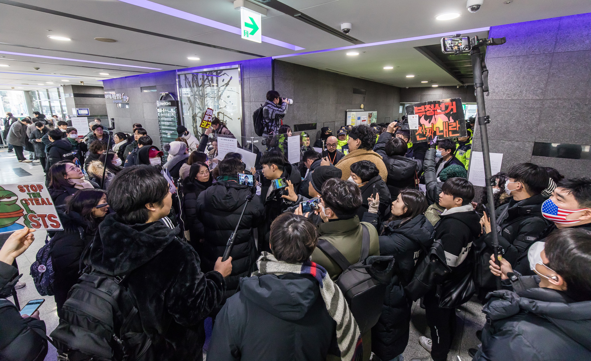 사회;국가인권위원회;인권위;인권위2차전원위원회;윤석열대통령방어권보장;극우단체집회;극우단체인권위난입