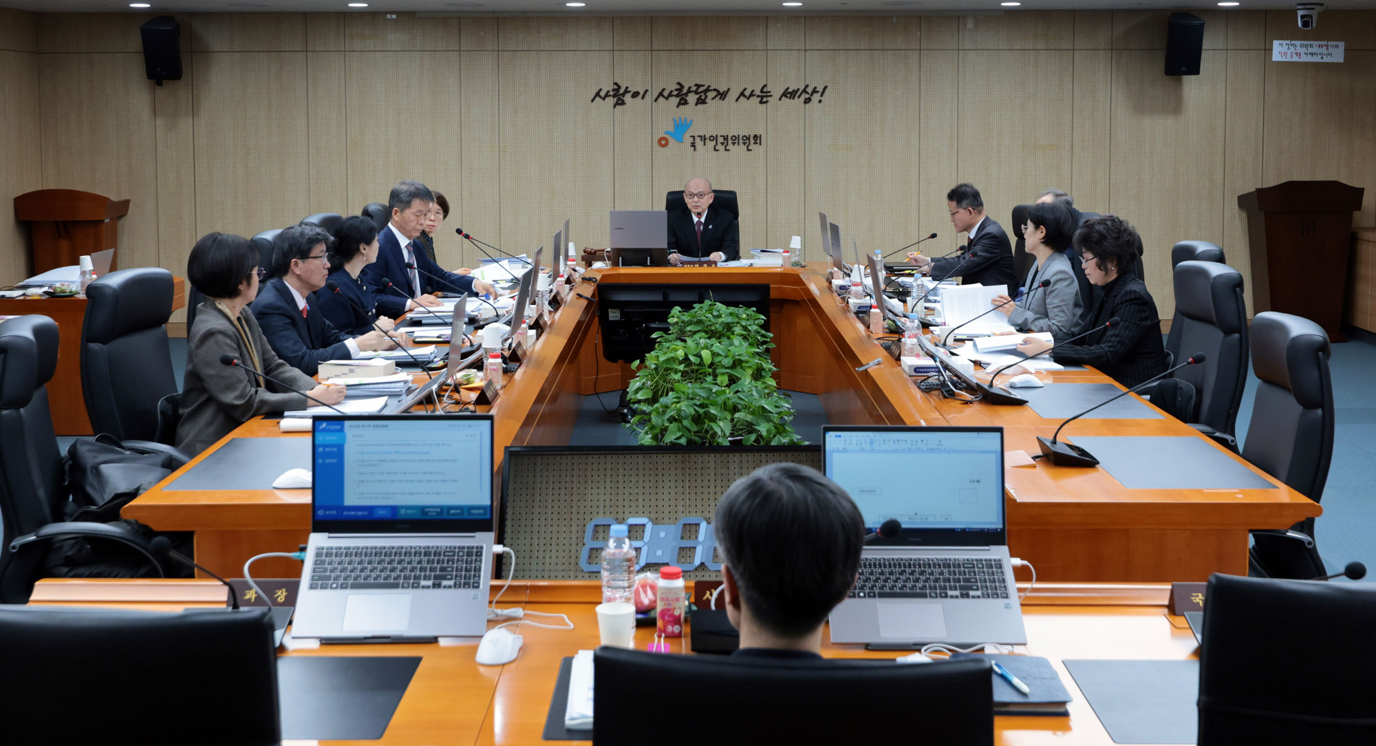 사회;국가인권위원회;인권위;인권위2차전원위원회;윤석열대통령방어권보장;극우단체집회;극우단체인권위난입