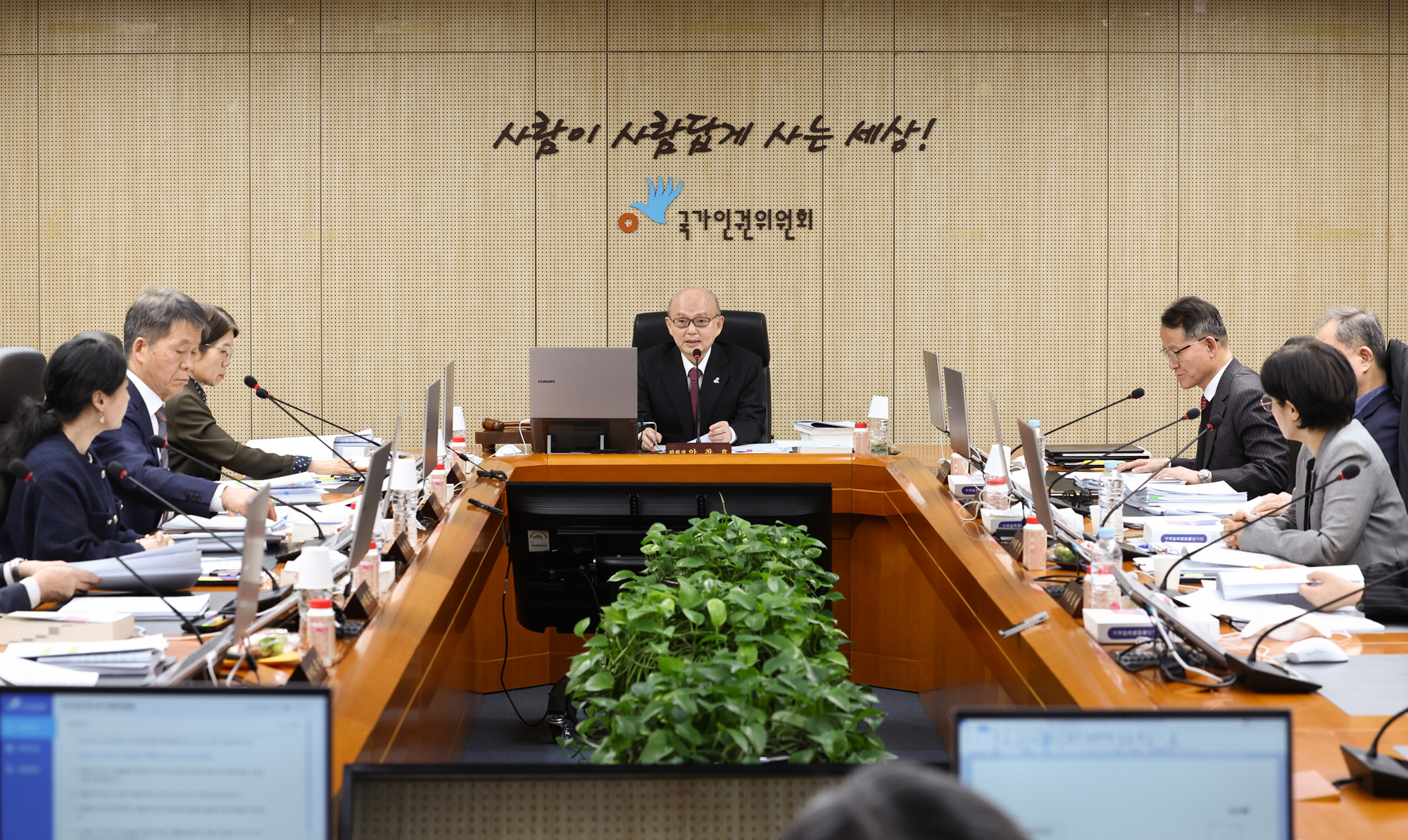 사회;국가인권위원회;인권위;인권위2차전원위원회;윤석열대통령방어권보장;극우단체집회;극우단체인권위난입