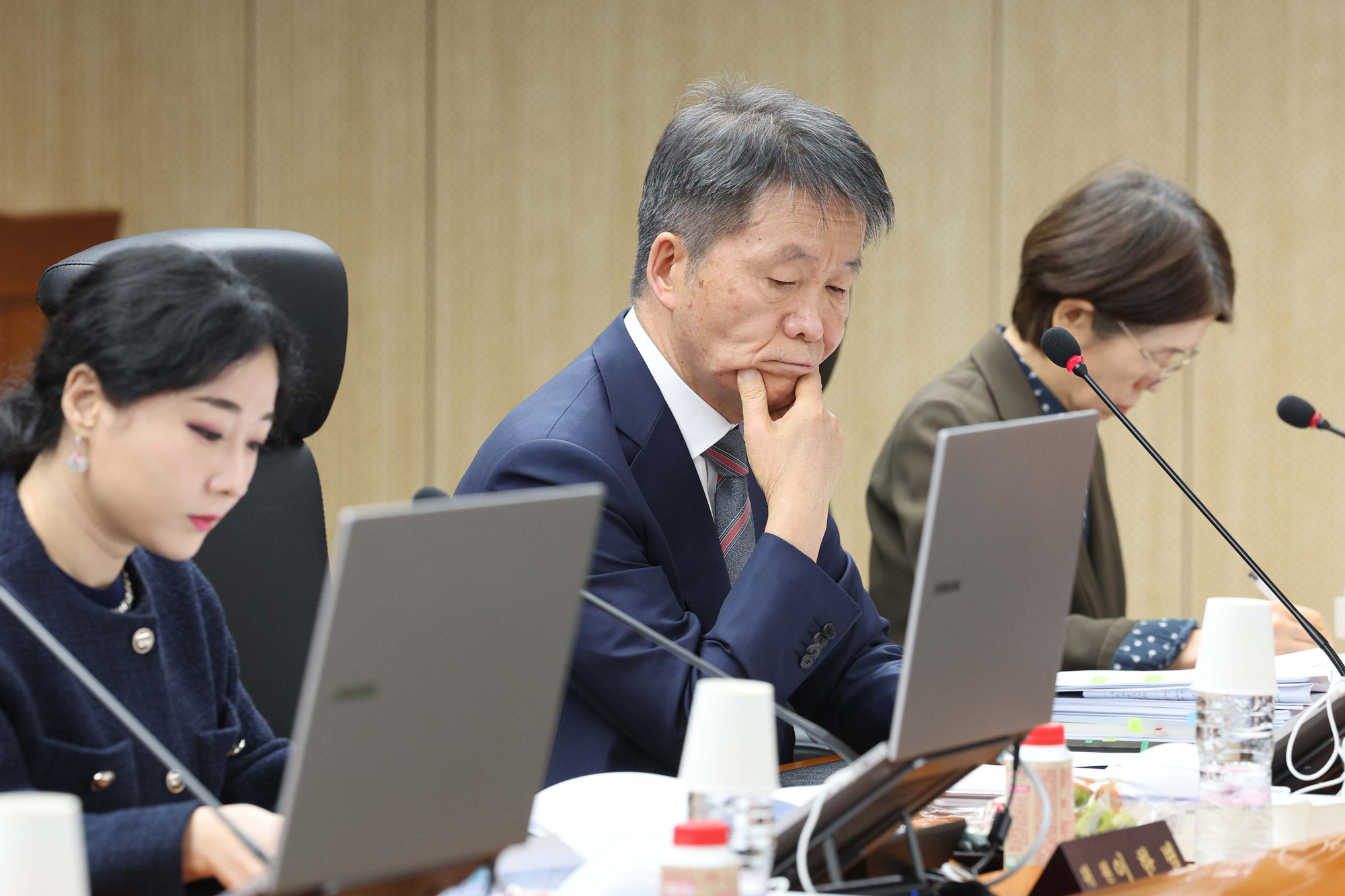 사회;국가인권위원회;인권위;인권위2차전원위원회;윤석열대통령방어권보장;극우단체집회;극우단체인권위난입