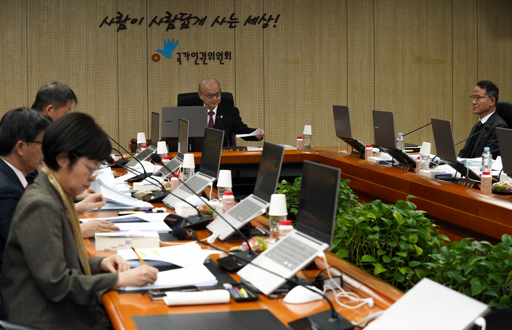 사회;국가인권위원회;인권위;인권위2차전원위원회;윤석열대통령방어권보장;극우단체집회;극우단체인권위난입