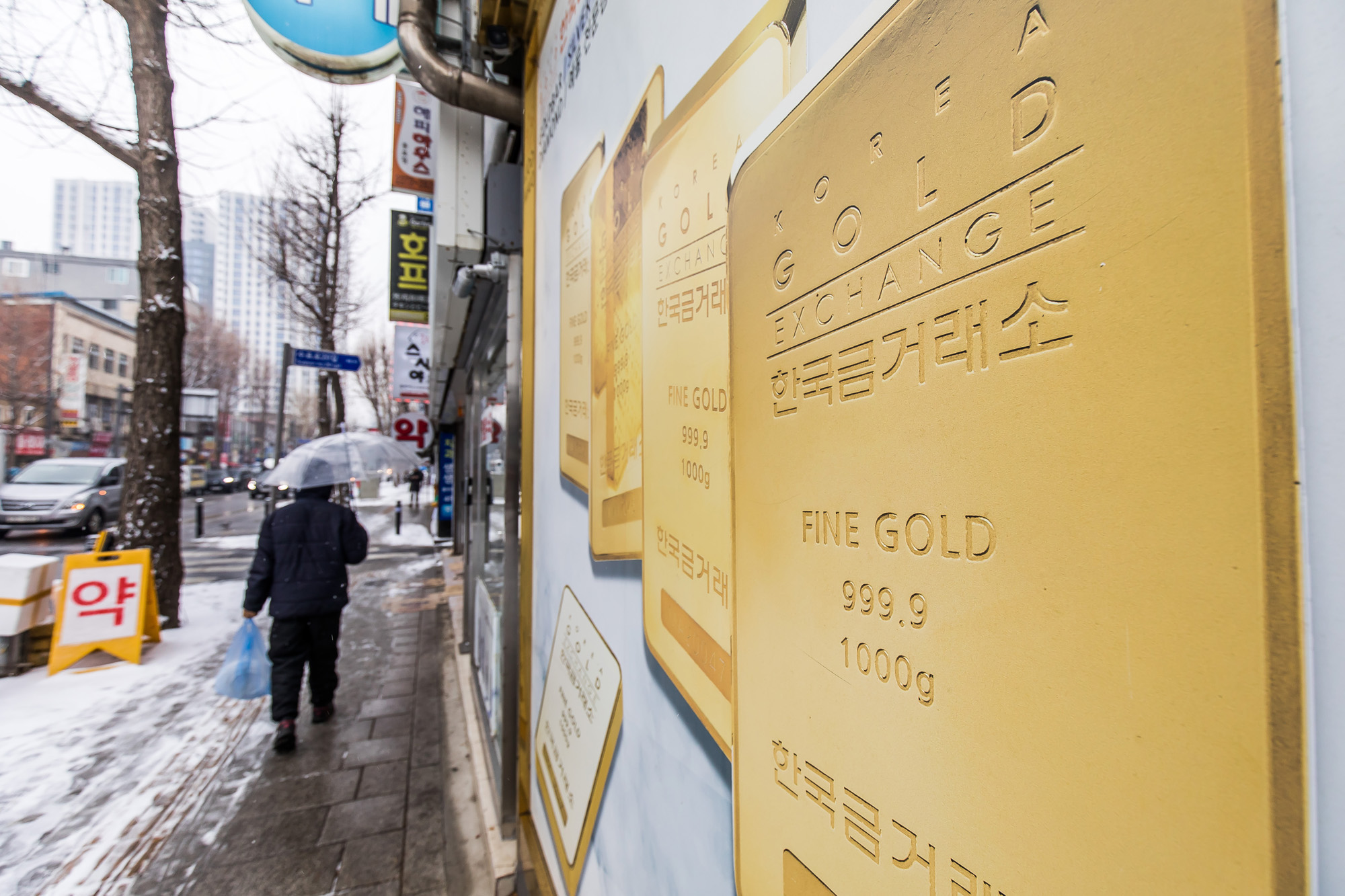경제;금값;골드바;한국금거래소;국제금값고공행진;금값최고가;관세전쟁