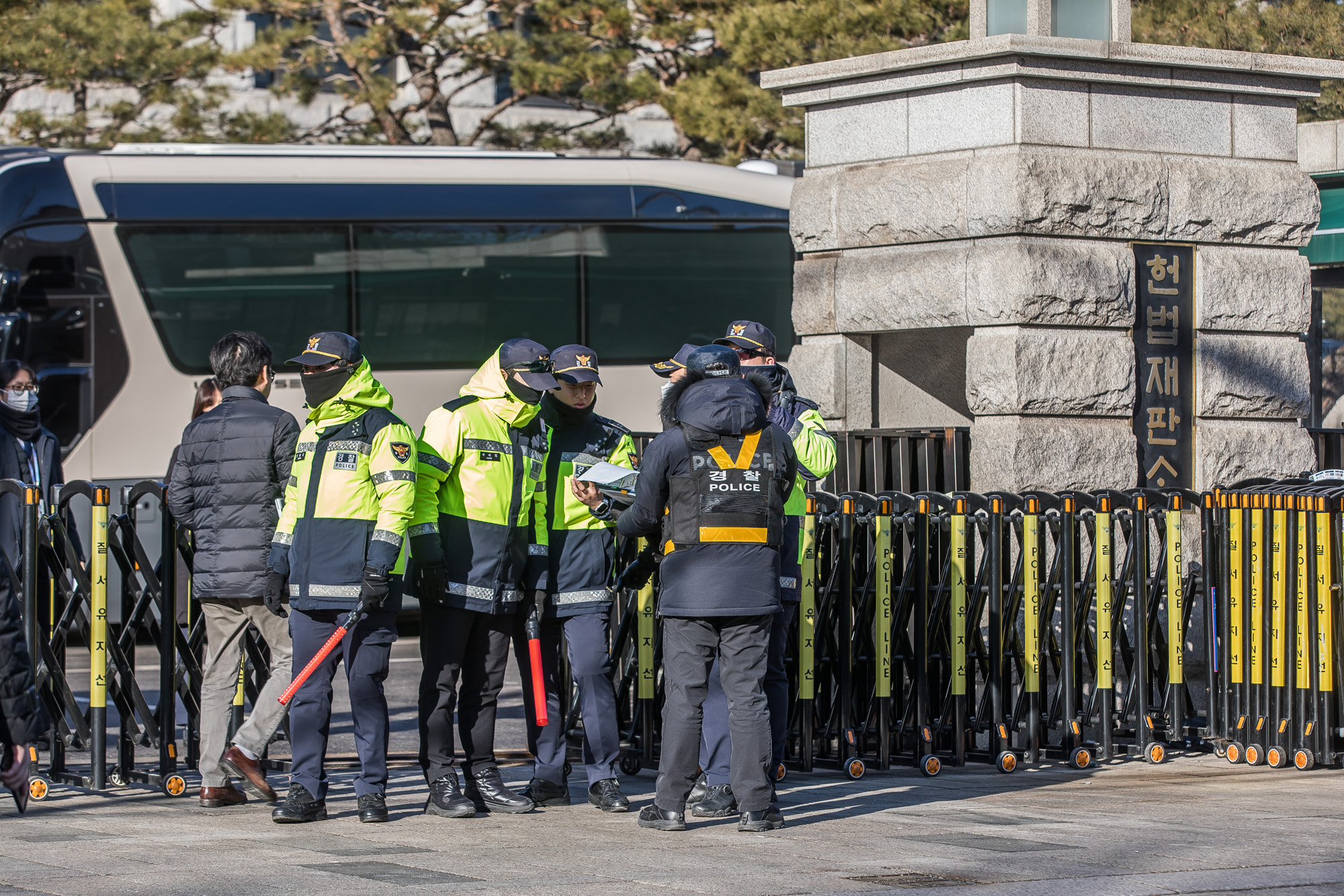 정치;인물;윤석열;윤석열대통령탄핵심판8차변론기일;헌법재판소;헌재주변스케치;헌법재판소인근스케치