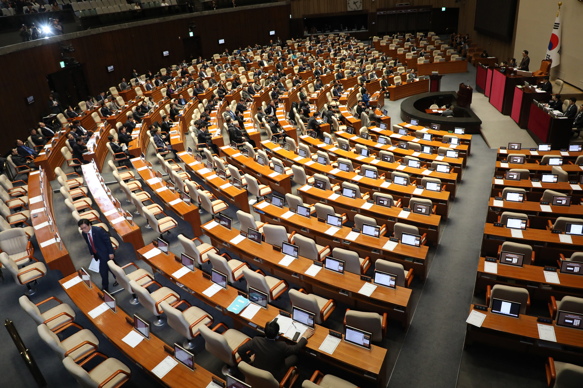 정치;국회;본회의;대정부질문사회교육문화;마은혁임명촉구결의안
