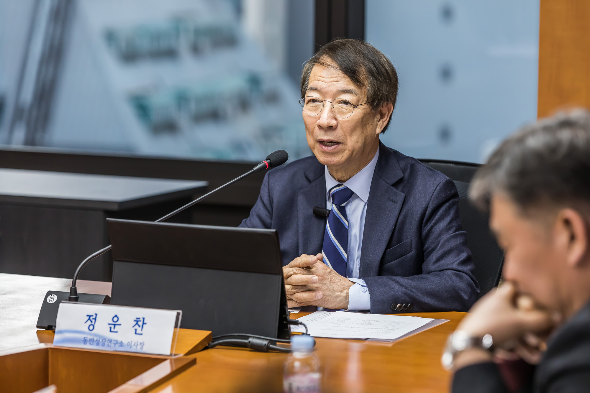 경제;기업;중소기업;기술탈취근절프로젝트간담회;한국금융연구원;동반성장연구소;정운찬;기술탈취피해기업;(주)솔컴인포컴스;(주)텐덤;(주)알고케어