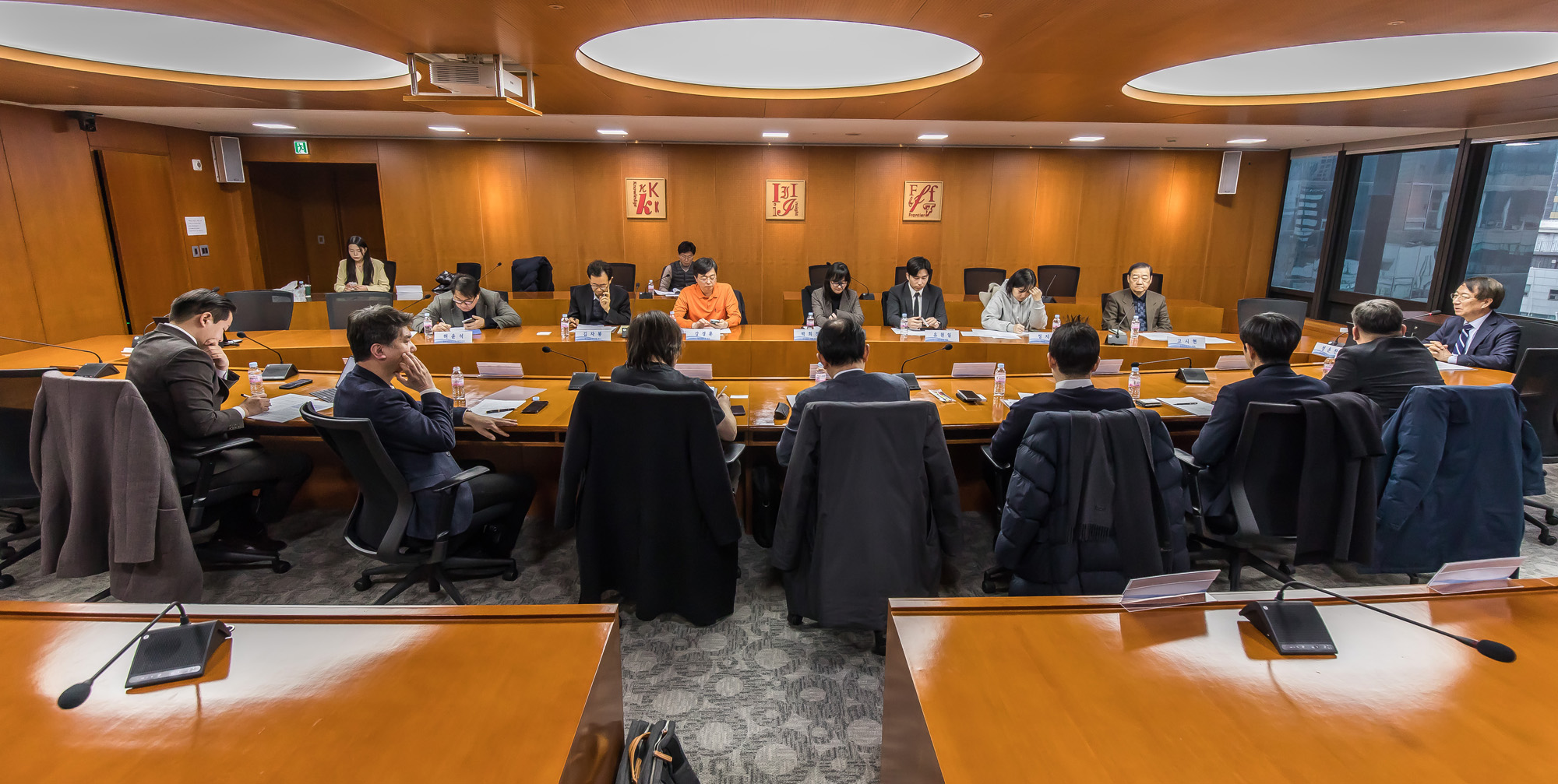 경제;기업;중소기업;기술탈취근절프로젝트간담회;한국금융연구원;동반성장연구소;정운찬;기술탈취피해기업;(주)솔컴인포컴스;(주)텐덤;(주)알고케어