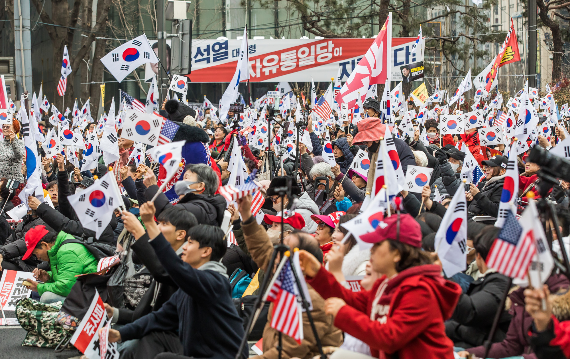 사회;집회;시위;3.1절;윤석열탄핵반대집회;자유통일당;대한민국바로세우기운동본부;극우단체;사기탄핵반대집회;광화문국민대회