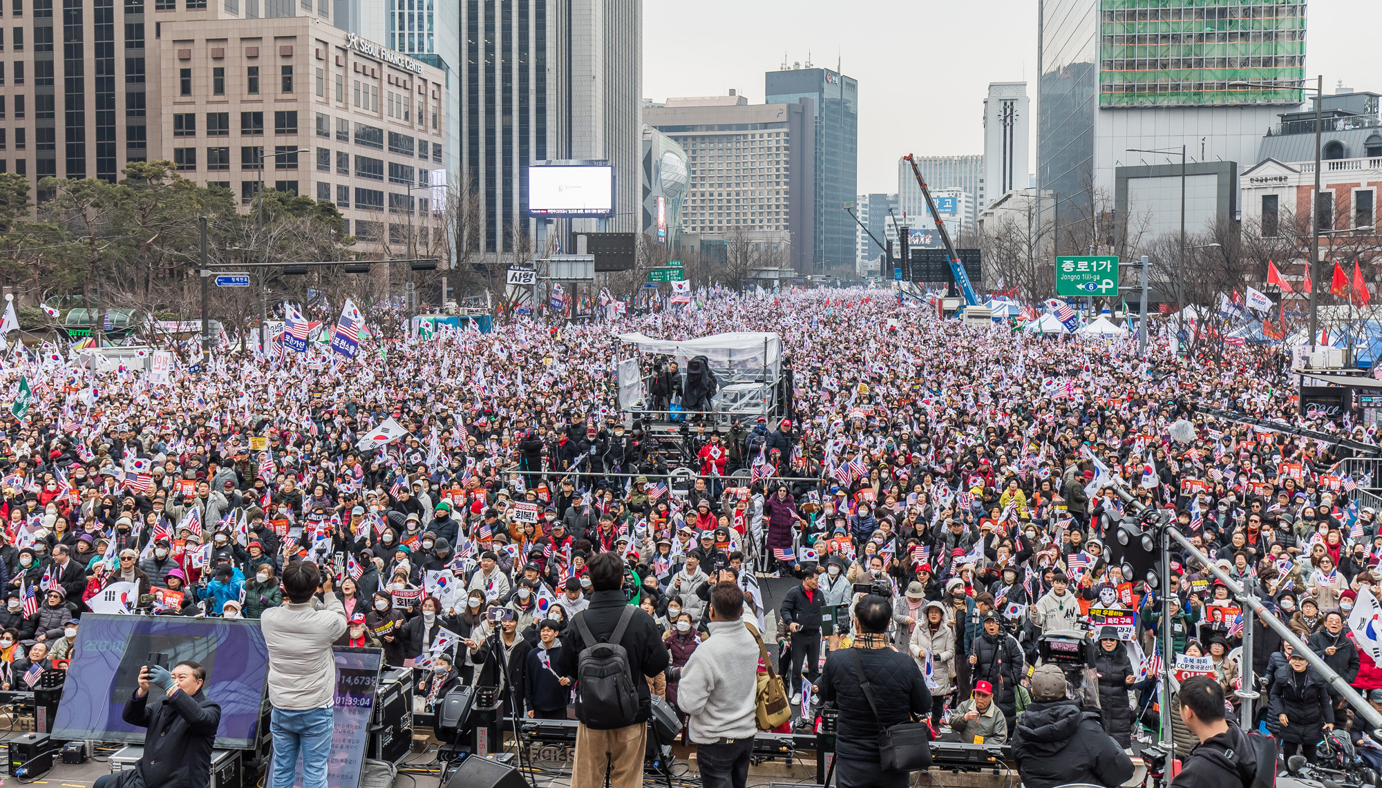 사회;집회;시위;3.1절;윤석열탄핵반대집회;자유통일당;대한민국바로세우기운동본부;극우단체;사기탄핵반대집회;광화문국민대회