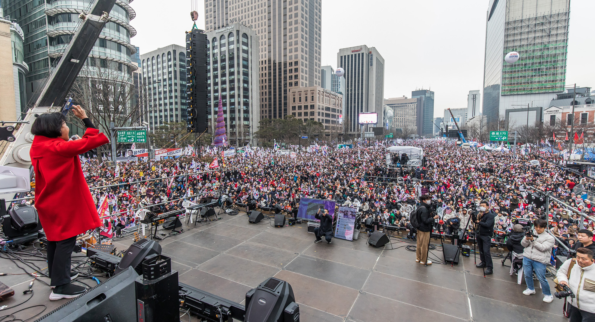 사회;집회;시위;3.1절;윤석열탄핵반대집회;자유통일당;대한민국바로세우기운동본부;극우단체;사기탄핵반대집회;광화문국민대회