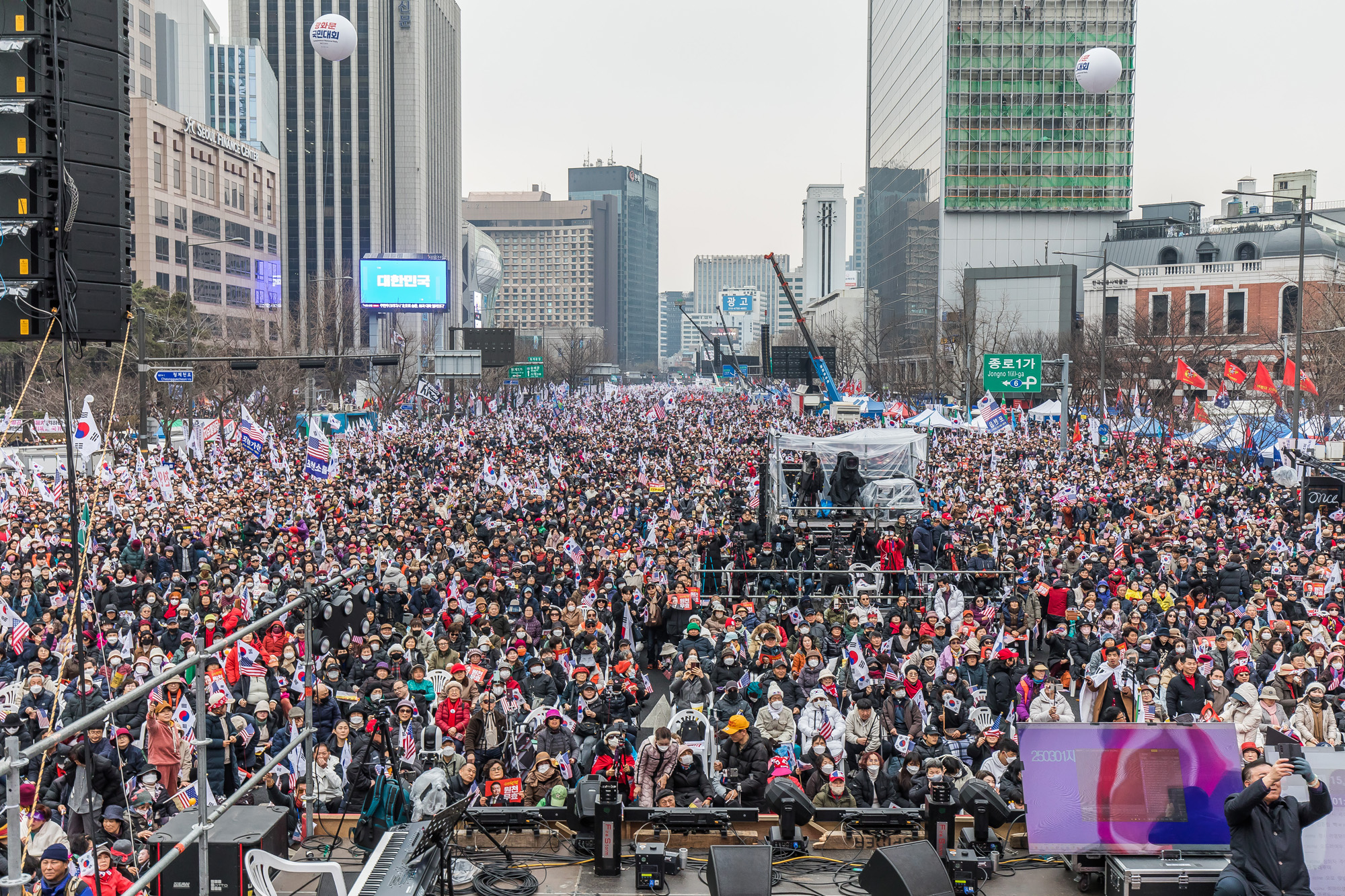 사회;집회;시위;3.1절;윤석열탄핵반대집회;자유통일당;대한민국바로세우기운동본부;극우단체;사기탄핵반대집회;광화문국민대회