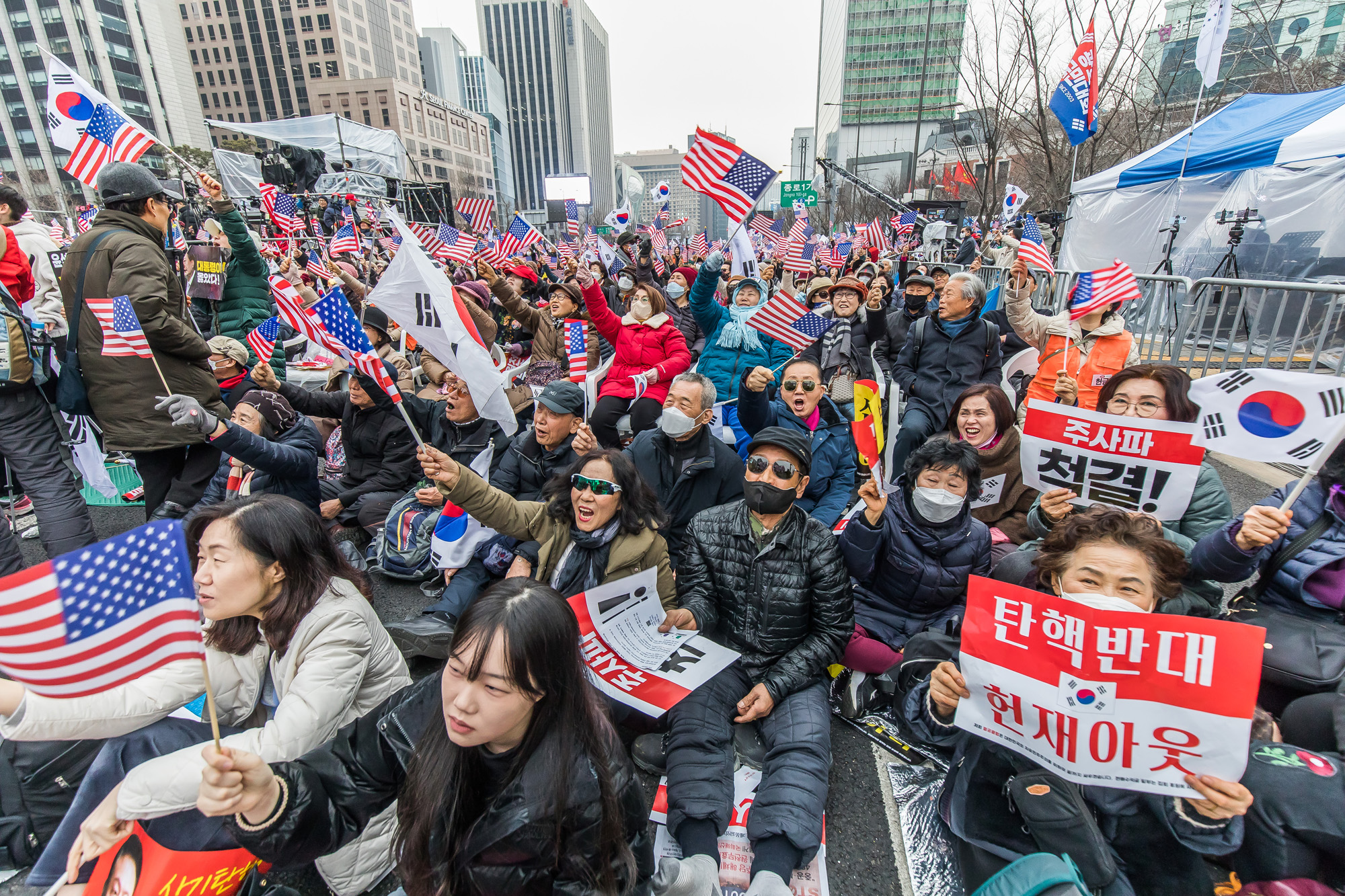 사회;집회;시위;3.1절;윤석열탄핵반대집회;자유통일당;대한민국바로세우기운동본부;극우단체;사기탄핵반대집회;광화문국민대회