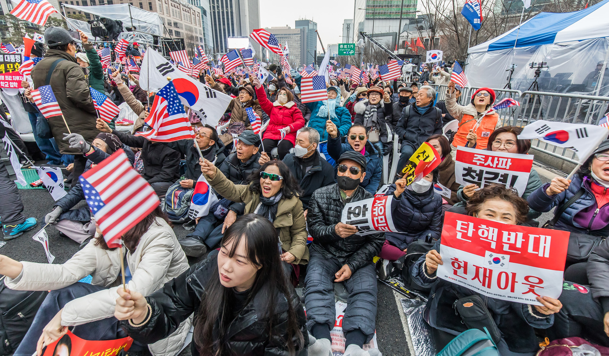 사회;집회;시위;3.1절;윤석열탄핵반대집회;자유통일당;대한민국바로세우기운동본부;극우단체;사기탄핵반대집회;광화문국민대회