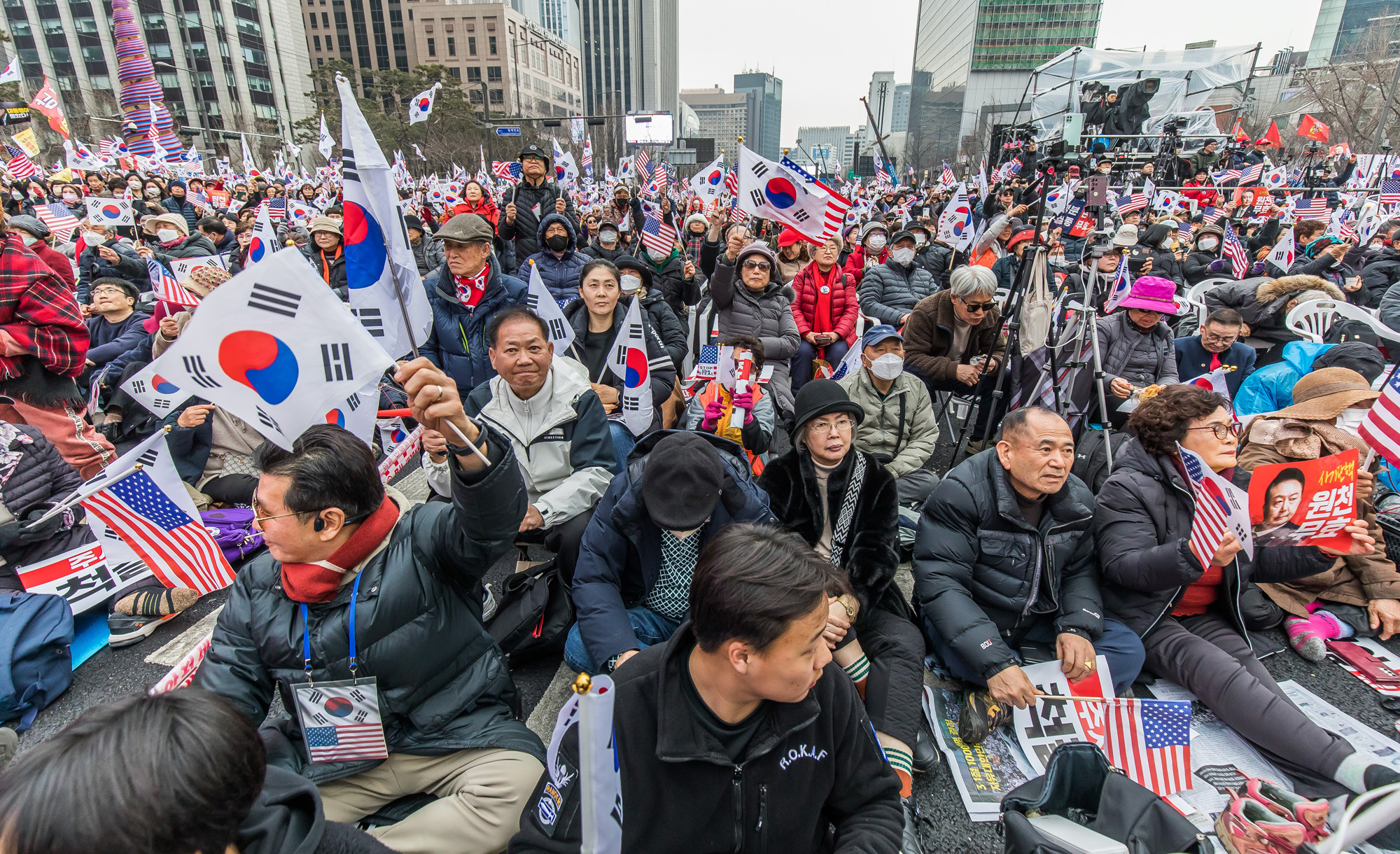 사회;집회;시위;3.1절;윤석열탄핵반대집회;자유통일당;대한민국바로세우기운동본부;극우단체;사기탄핵반대집회;광화문국민대회