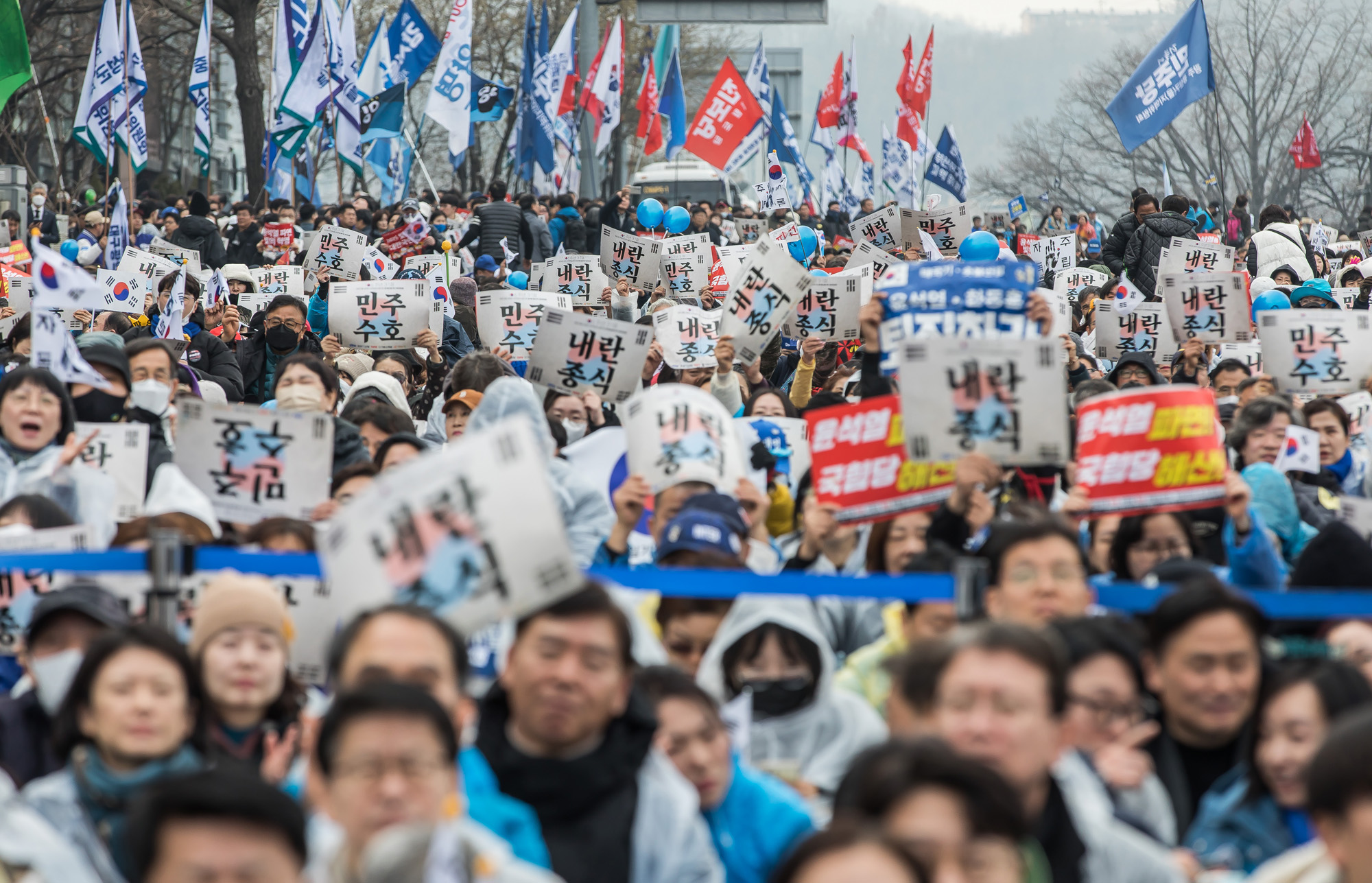 사회;집회;시위;3.1절;윤석열탄핵찬성집회;윤석열파면촉구범국민대회;야5당공동집회;더불어민주당;조국혁신당;진보당;기본소득당;사회민주당;이재명