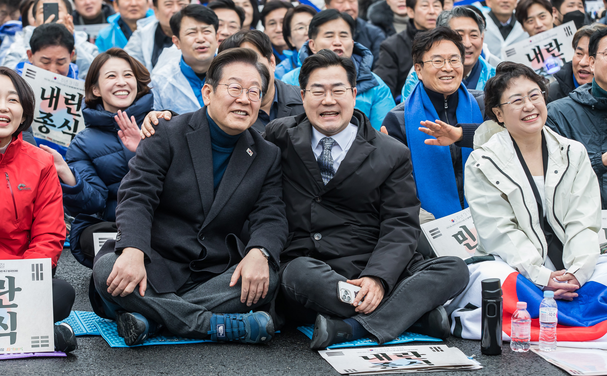 사회;집회;시위;3.1절;윤석열탄핵찬성집회;윤석열파면촉구범국민대회;야5당공동집회;더불어민주당;조국혁신당;진보당;기본소득당;사회민주당;이재명