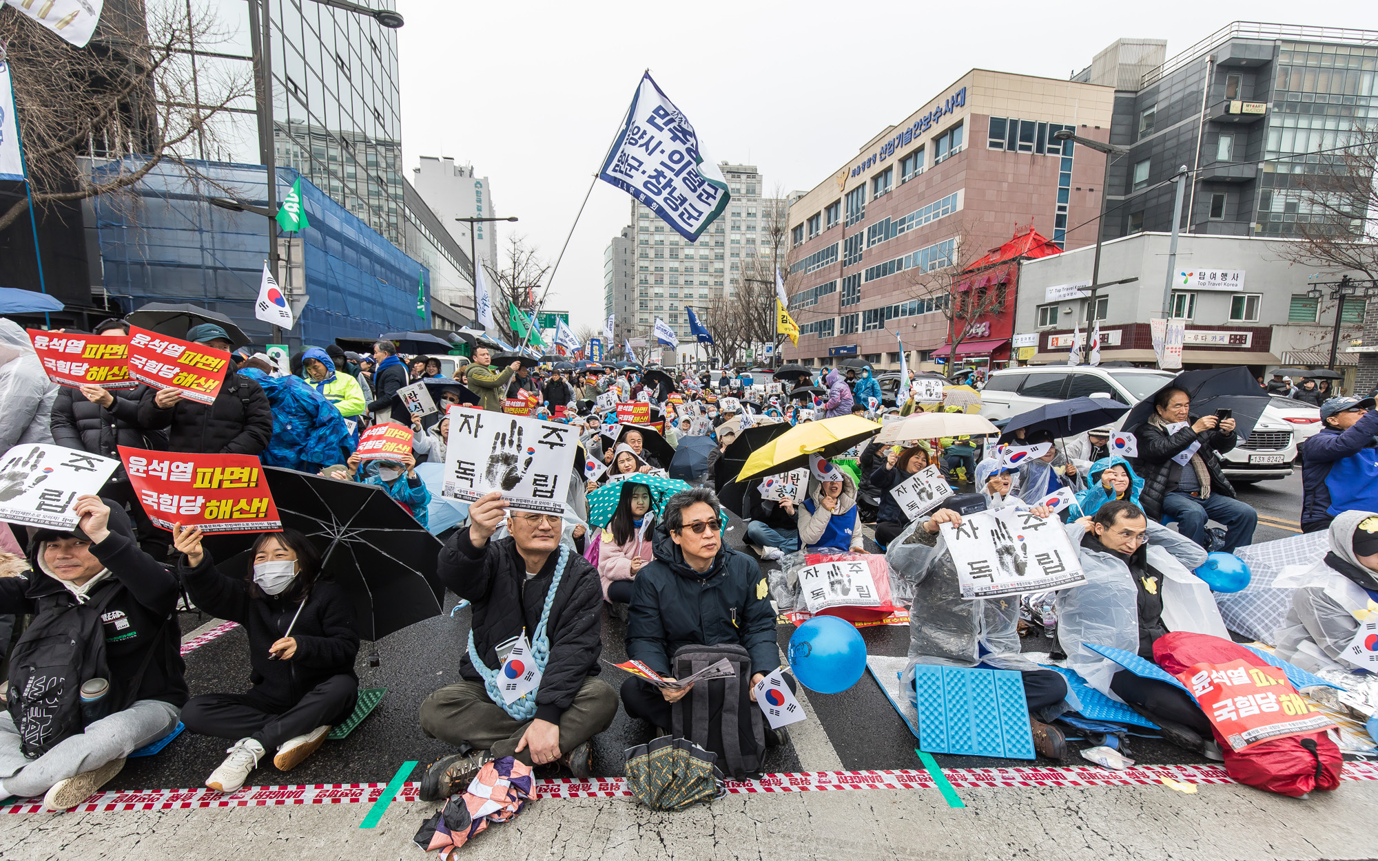 사회;집회;시위;3.1절;윤석열탄핵찬성집회;윤석열파면촉구범국민대회;야5당공동집회;더불어민주당;조국혁신당;진보당;기본소득당;사회민주당;이재명