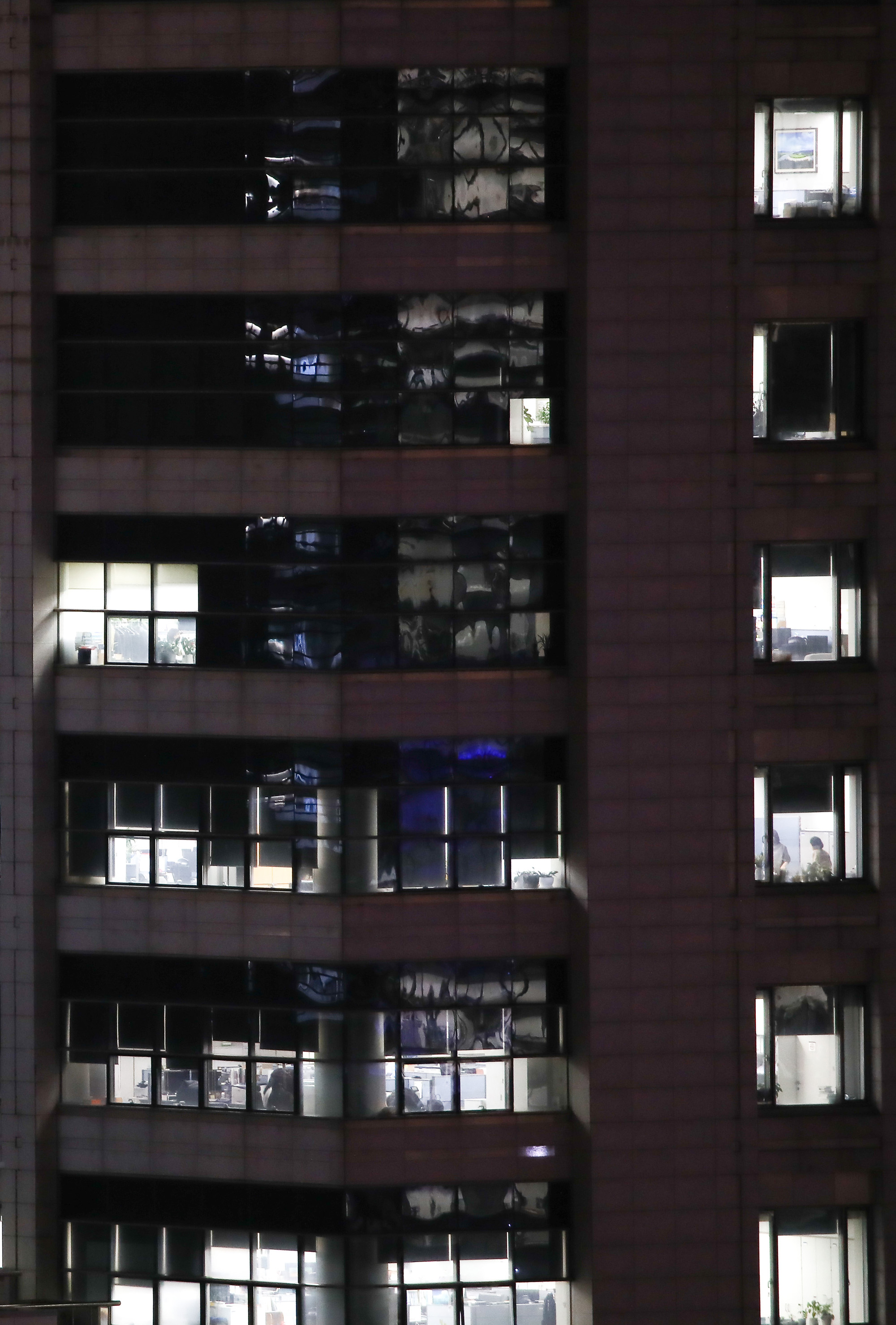 빌딩사무실 야근 야경