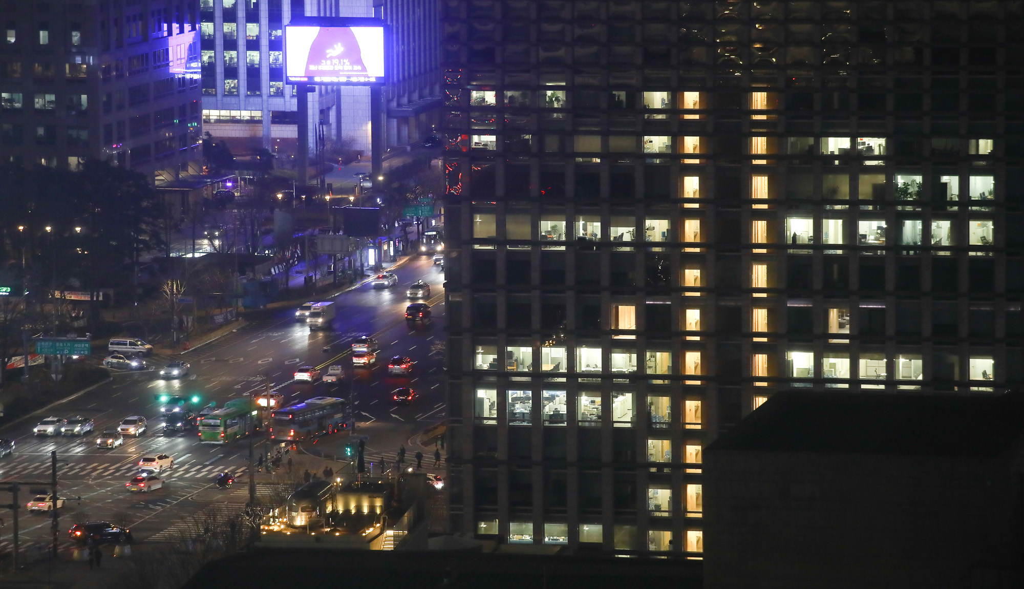 빌딩사무실 야근 야경
