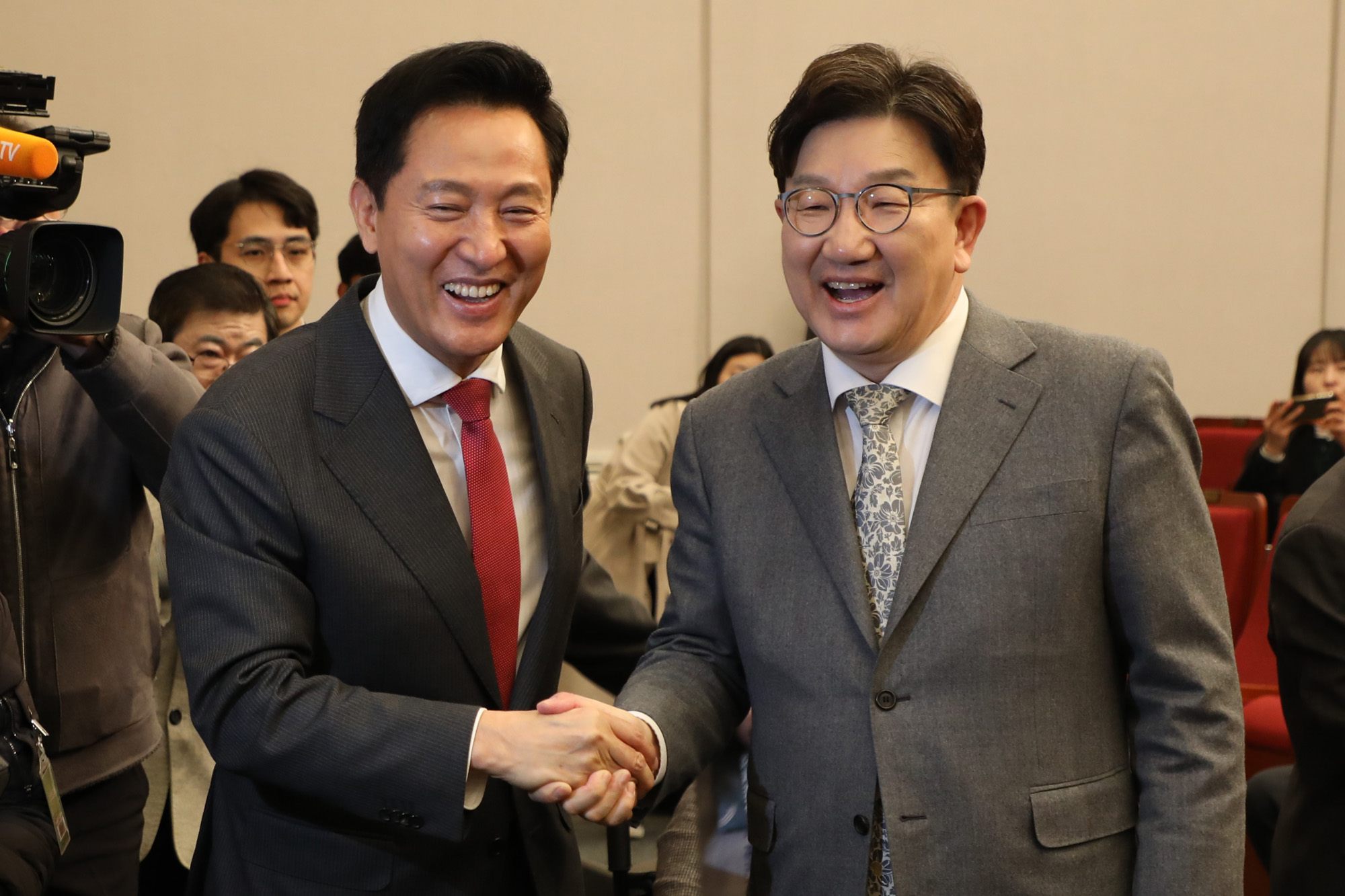 정치;국회;개헌토론회;헌정회;민주화추진협의회;오세훈;권성동