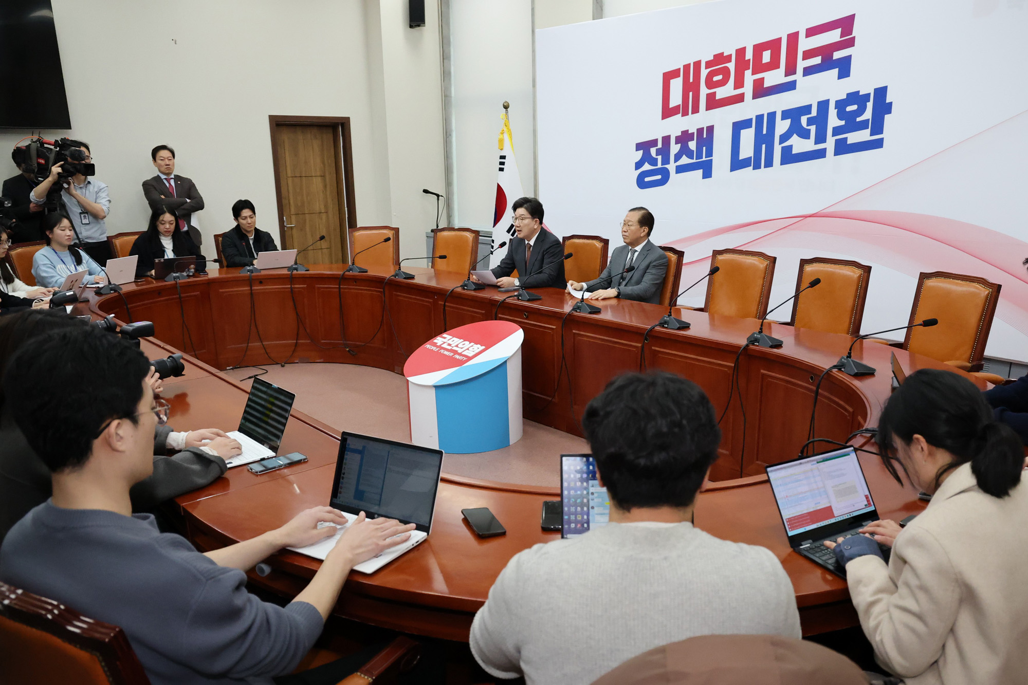 정치;국회;권영세;권성동;윤석열구속취소;윤석열석방