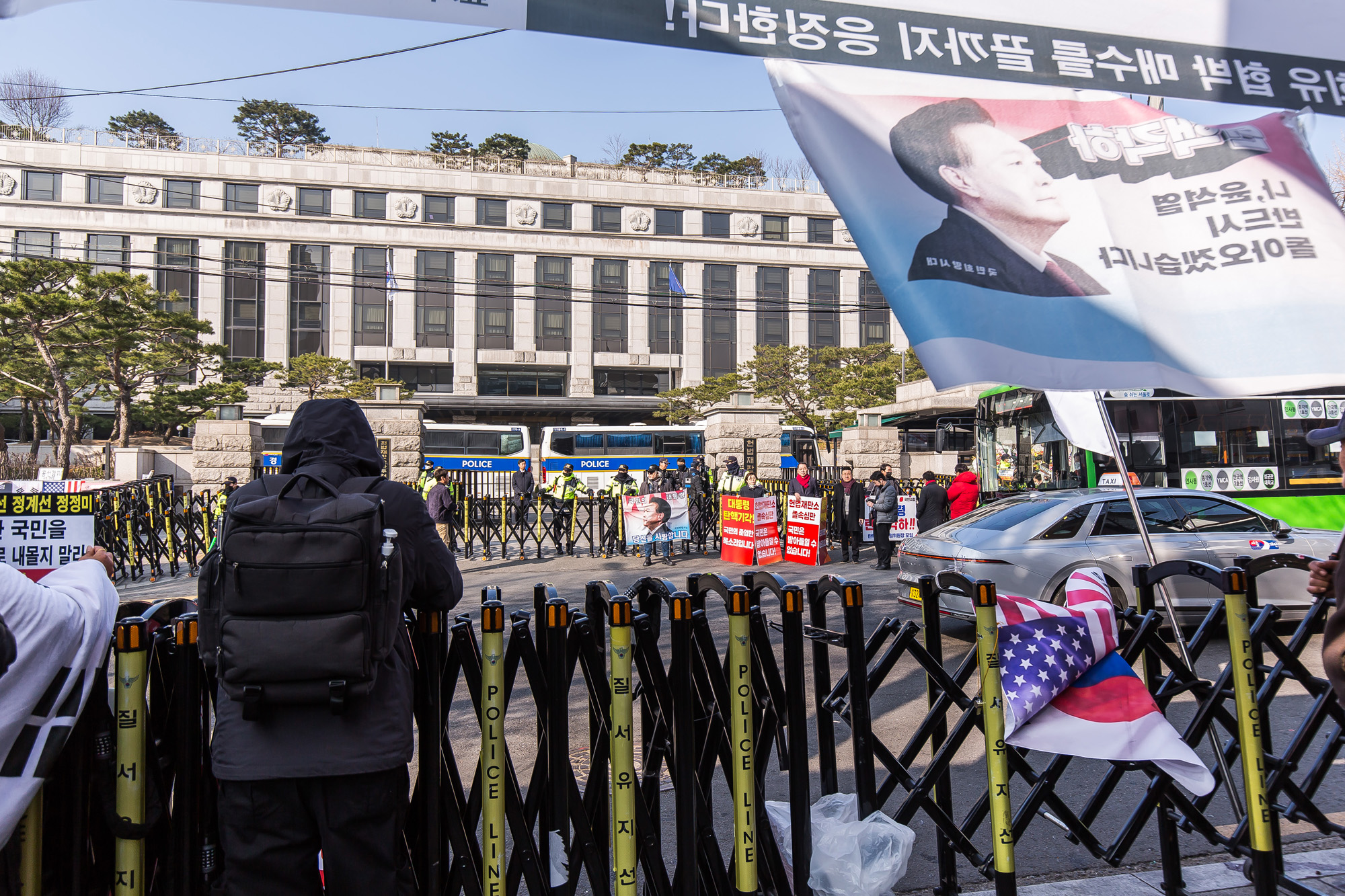 사회;집회;시위;극우단체;윤석열대통령지지자;헌법재판소;헌재스케치;헌재인근스케치;헌재윤석열대통령탄핵선고;헌재윤대통령탄핵심판