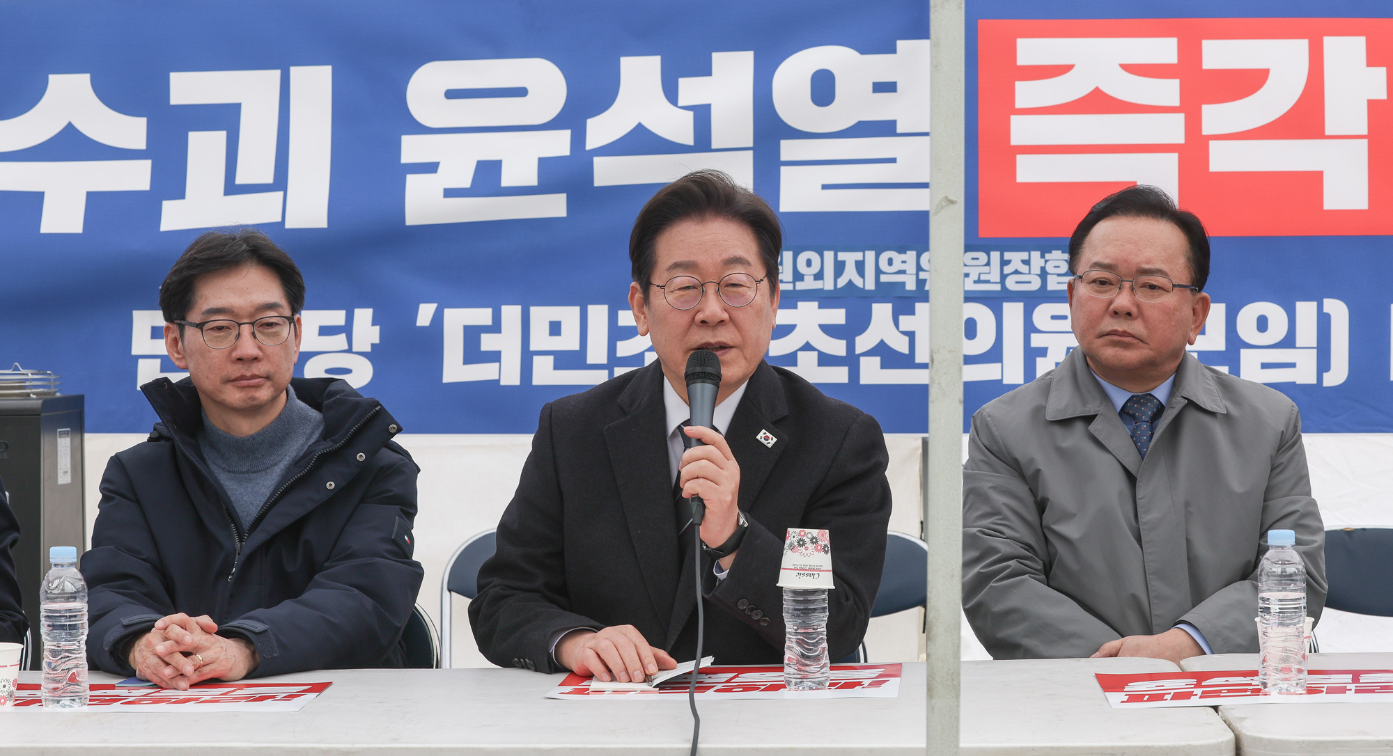 정치;정당;더불어민주당;민주당;이재명;더불어민주당국난극복을위한시국간담회;민주당천막농성장;김경수 전 경남도지사;박용진 전 의원;이광재 전 국회 사무총장;임종석 전 대통령 비서실장