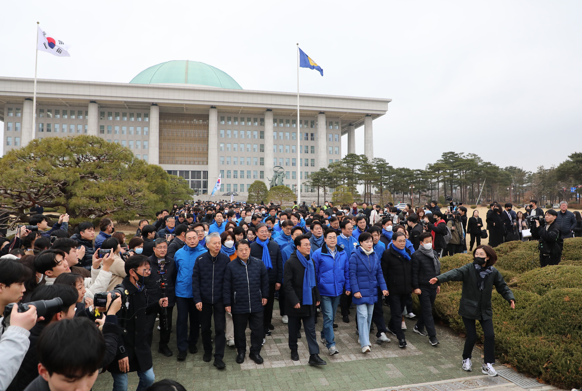 정치;국회;더불어민주당 국회의원 도보행진 출정식;박찬대