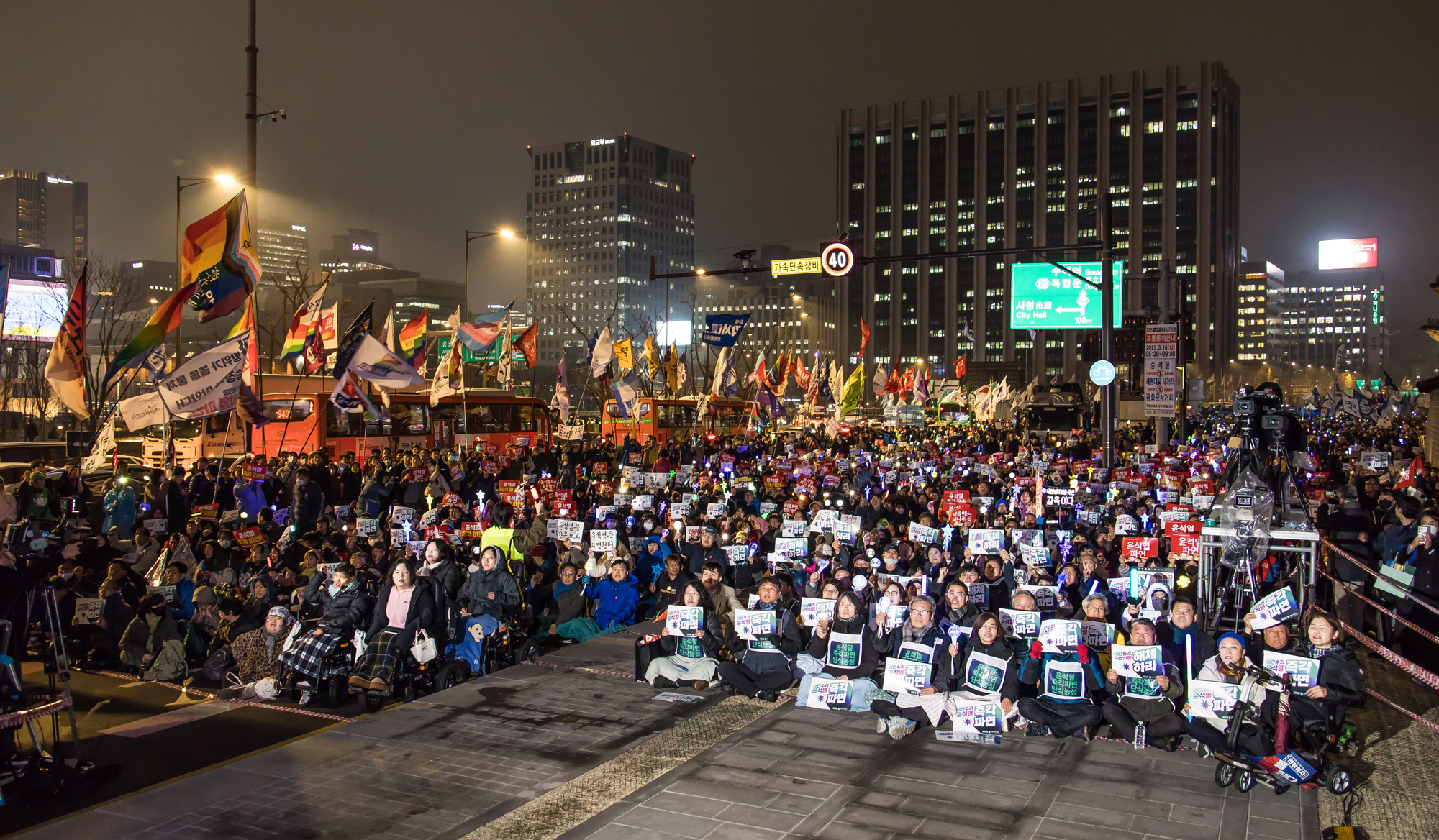 사회;집회;시위;정치;민주당;더불어민주당;내란수괴윤석열즉각파면긴급행동;박찬대원내대표;윤석열즉각퇴진사회대개혁비상행동;윤석열파면촉구집회