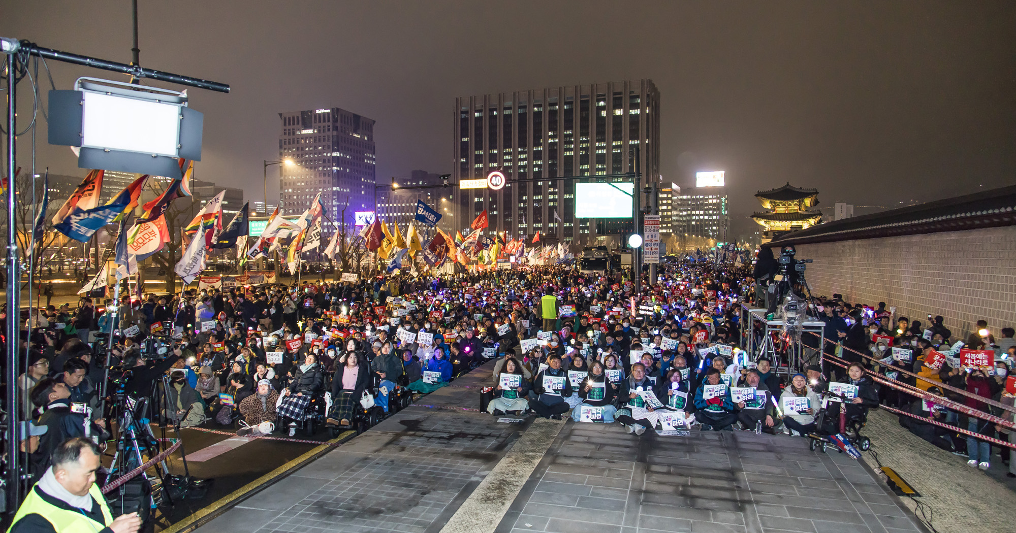 사회;집회;시위;정치;민주당;더불어민주당;내란수괴윤석열즉각파면긴급행동;박찬대원내대표;윤석열즉각퇴진사회대개혁비상행동;윤석열파면촉구집회