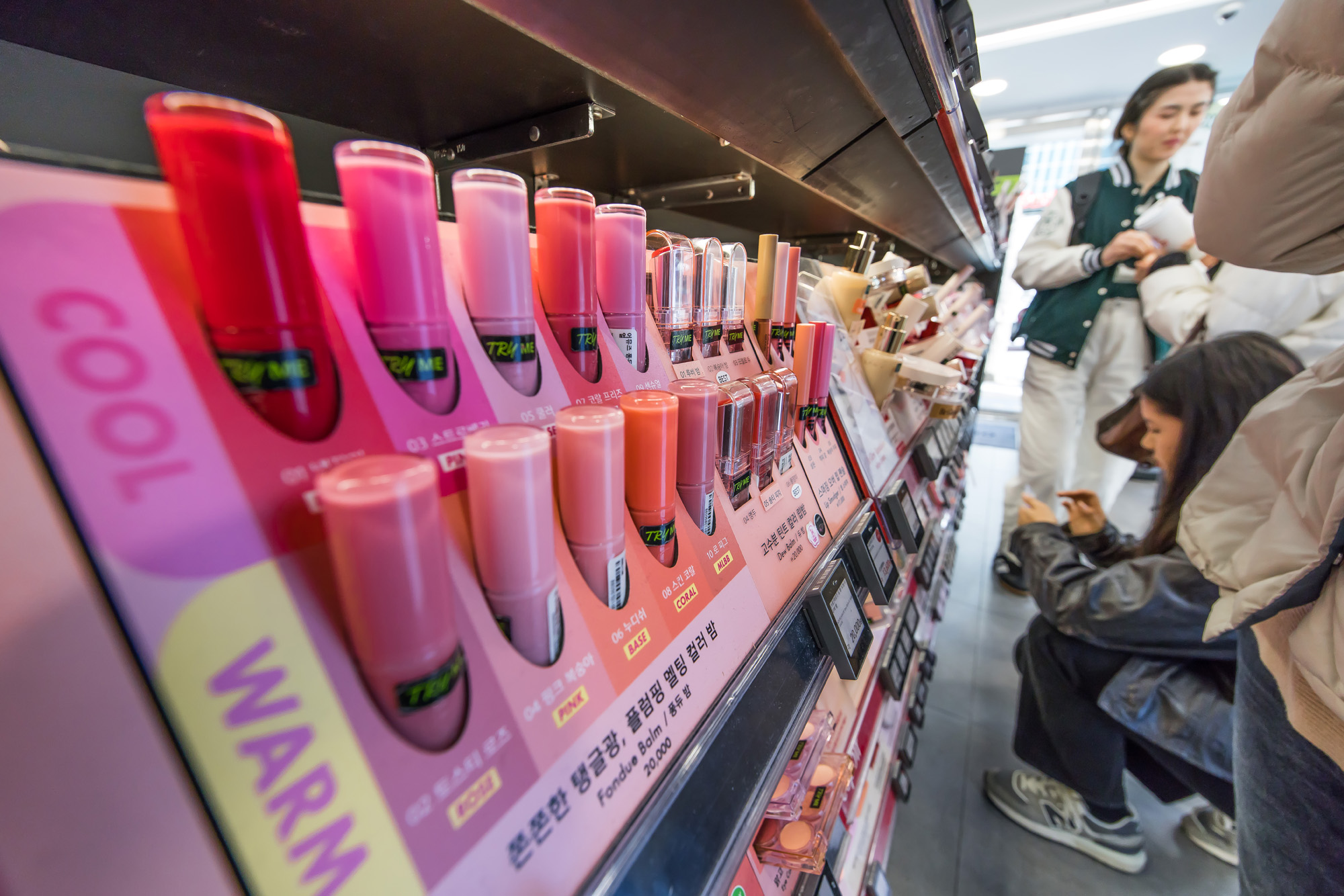 사회;세태;경제;불황;고물가;불황형소비;최저가;붉은립스틱;립스틱경제학;빨간립스틱;명품화장품