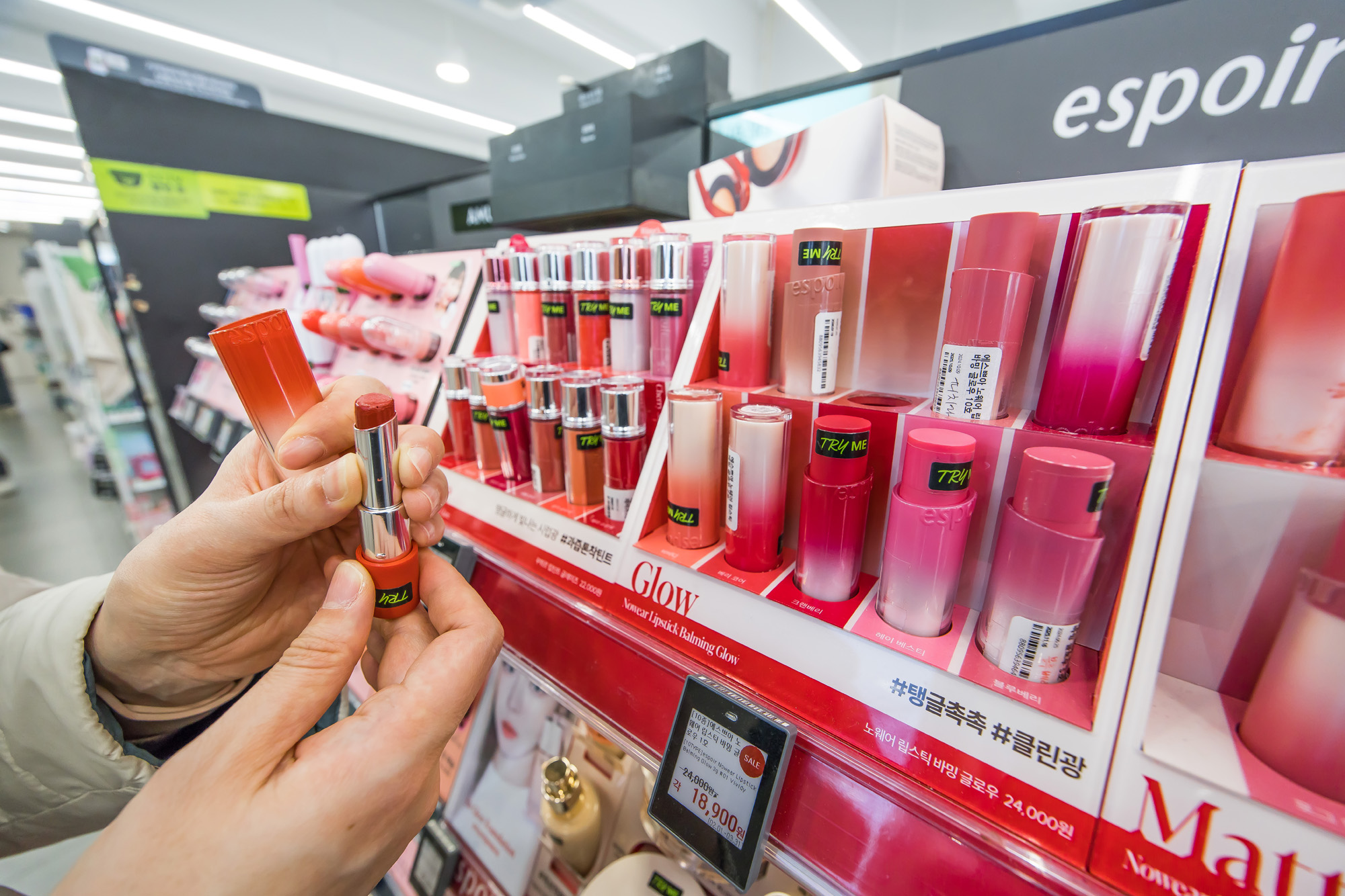 사회;세태;경제;불황;고물가;불황형소비;최저가;붉은립스틱;립스틱경제학;빨간립스틱;명품화장품