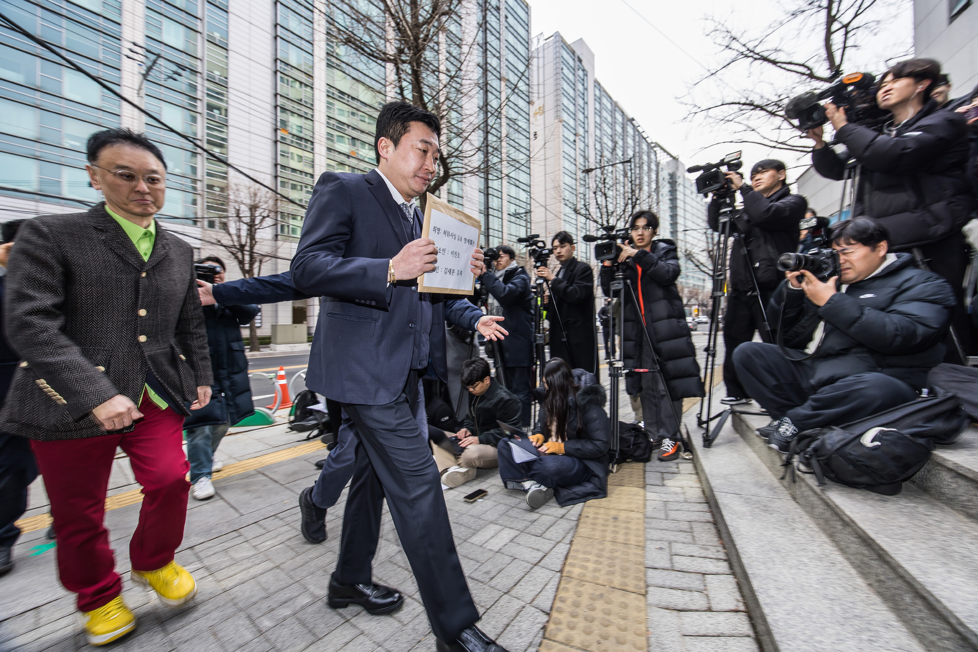 사회;연예;연예인;연예인자살;김새론;김새론유가족유튜버고소;법무법인부유부지석변호사;가로세로연구소;김세의;권영찬한국연예인자살예방협회;사이버렉카;김수현