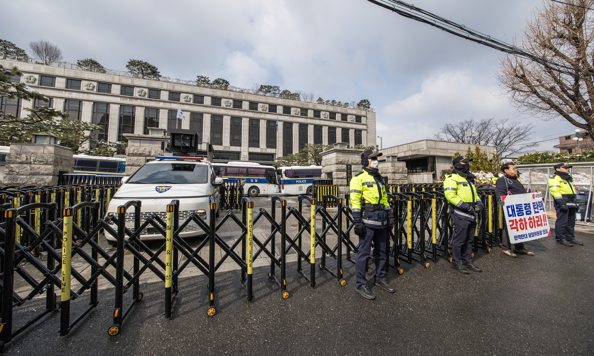 사회;세태;헌법재판소;헌재;헌재주변스케치;헌재탄핵선고임박;헌재윤석열대통령탄핵심판선고임박;헌재경찰경계근무;헌법재판소경비삼엄