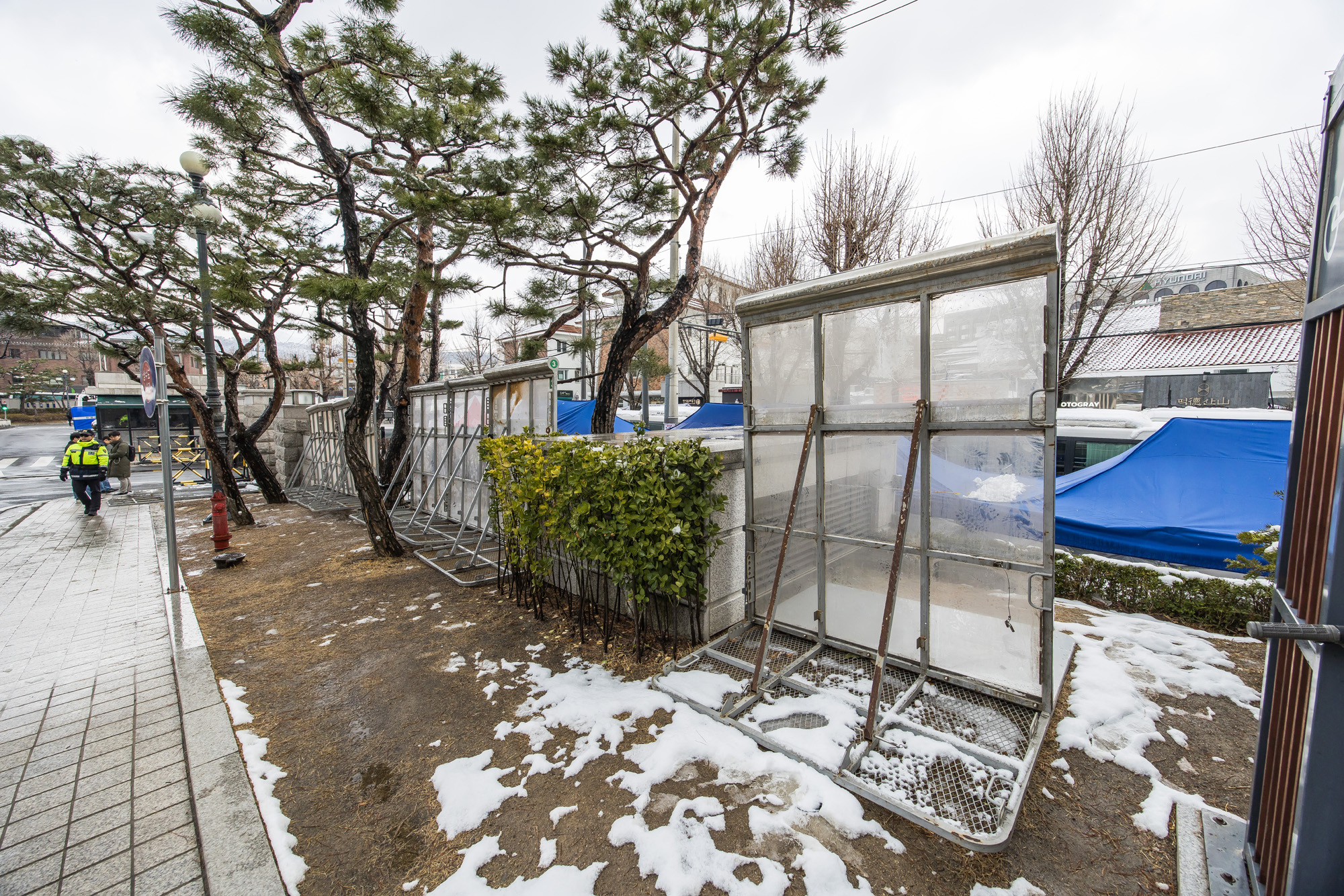 사회;세태;헌법재판소;헌재;헌재주변스케치;헌재탄핵선고임박;헌재윤석열대통령탄핵심판선고임박;헌재경찰경계근무;헌법재판소경비삼엄