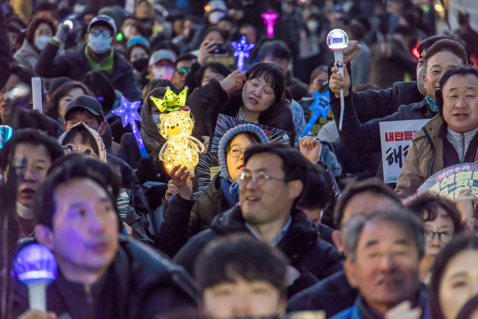 사회;집회;시위;정치;민주당;더불어민주당;내란수괴윤석열즉각파면긴급행동;야5당 공동 비상시국 범국민대회;윤석열즉각퇴진사회대개혁비상행동;윤석열파면촉구집회