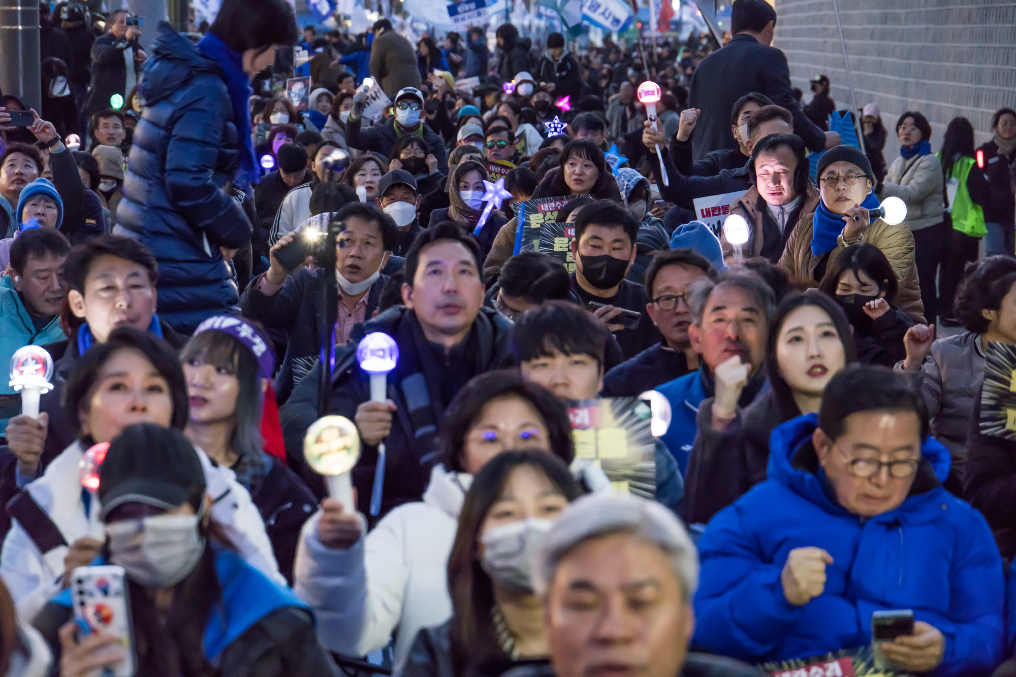 사회;집회;시위;정치;민주당;더불어민주당;내란수괴윤석열즉각파면긴급행동;야5당 공동 비상시국 범국민대회;윤석열즉각퇴진사회대개혁비상행동;윤석열파면촉구집회