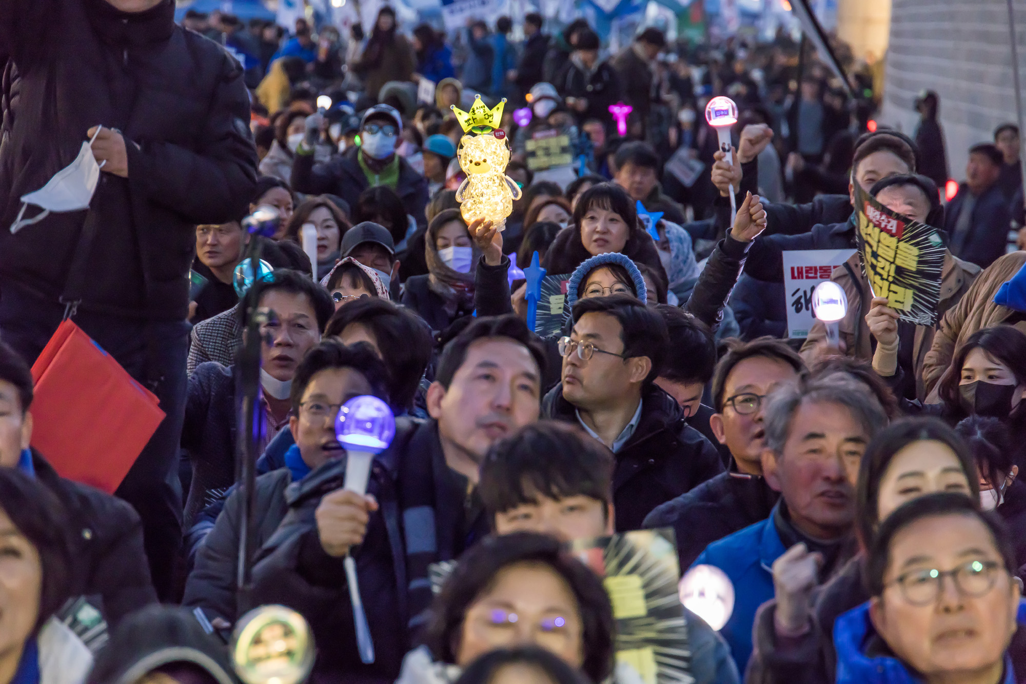 사회;집회;시위;정치;민주당;더불어민주당;내란수괴윤석열즉각파면긴급행동;야5당 공동 비상시국 범국민대회;윤석열즉각퇴진사회대개혁비상행동;윤석열파면촉구집회