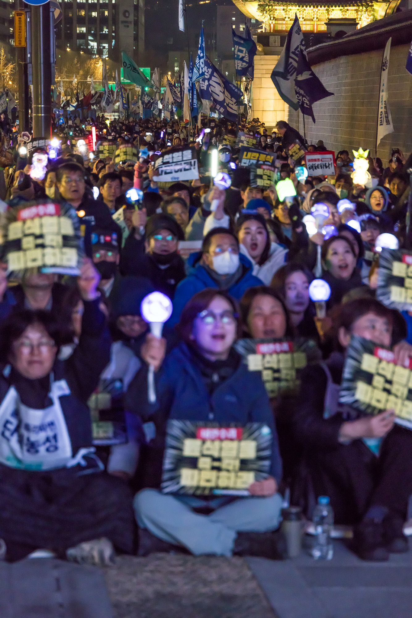 사회;집회;시위;정치;민주당;더불어민주당;내란수괴윤석열즉각파면긴급행동;야5당 공동 비상시국 범국민대회;윤석열즉각퇴진사회대개혁비상행동;윤석열파면촉구집회