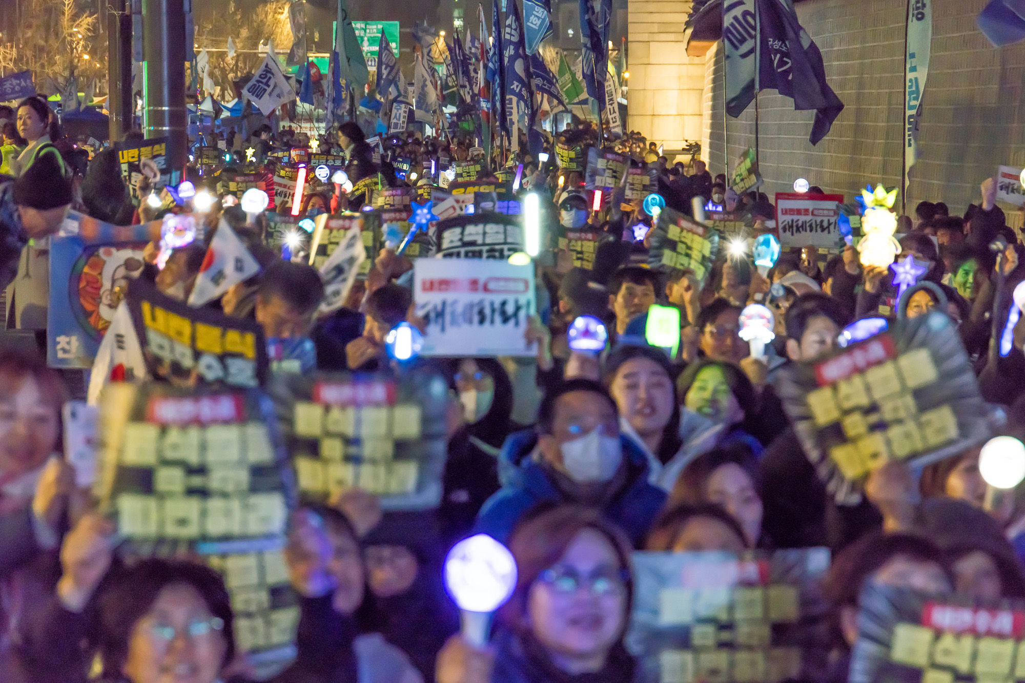 사회;집회;시위;정치;민주당;더불어민주당;내란수괴윤석열즉각파면긴급행동;야5당 공동 비상시국 범국민대회;윤석열즉각퇴진사회대개혁비상행동;윤석열파면촉구집회