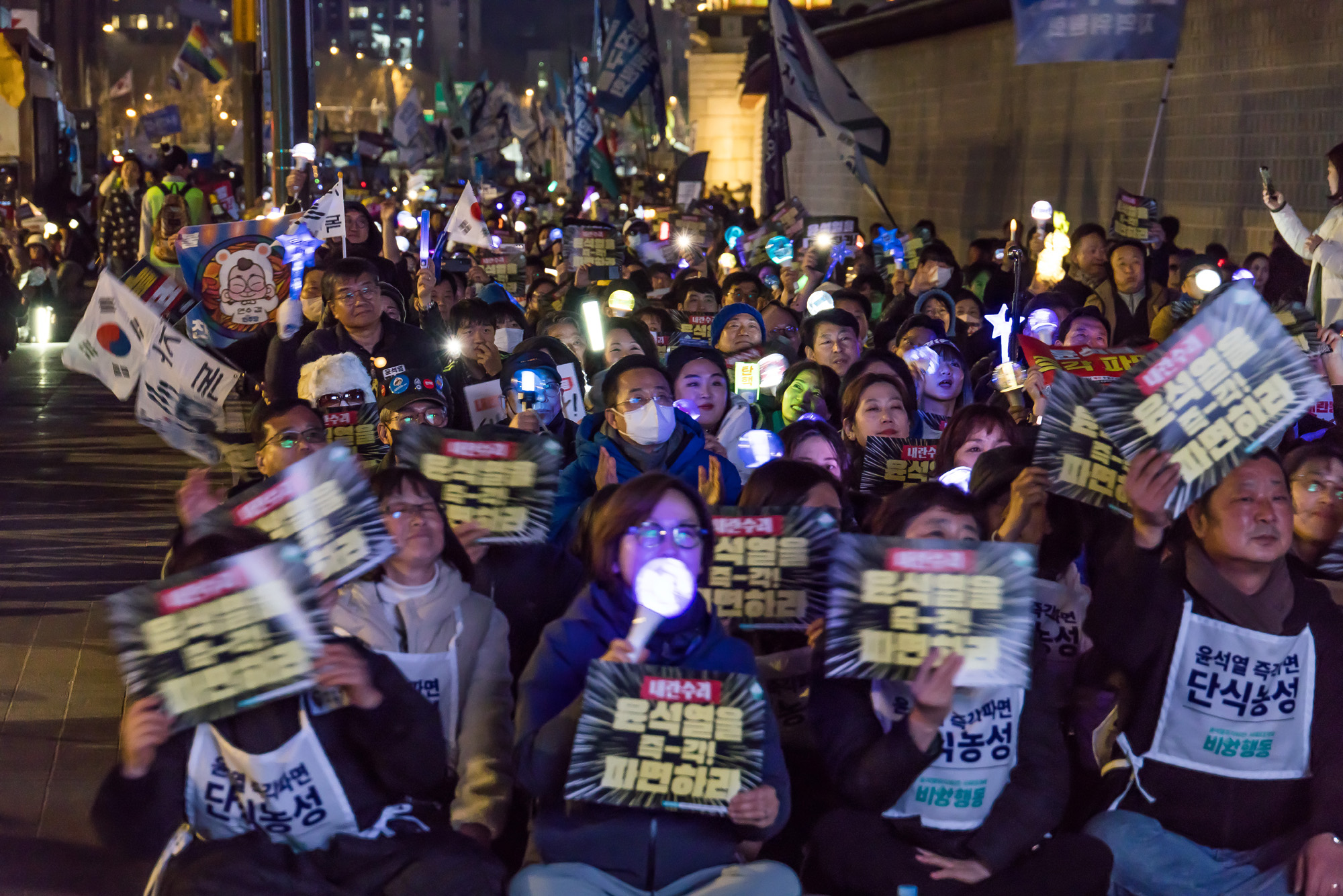 사회;집회;시위;정치;민주당;더불어민주당;내란수괴윤석열즉각파면긴급행동;야5당 공동 비상시국 범국민대회;윤석열즉각퇴진사회대개혁비상행동;윤석열파면촉구집회