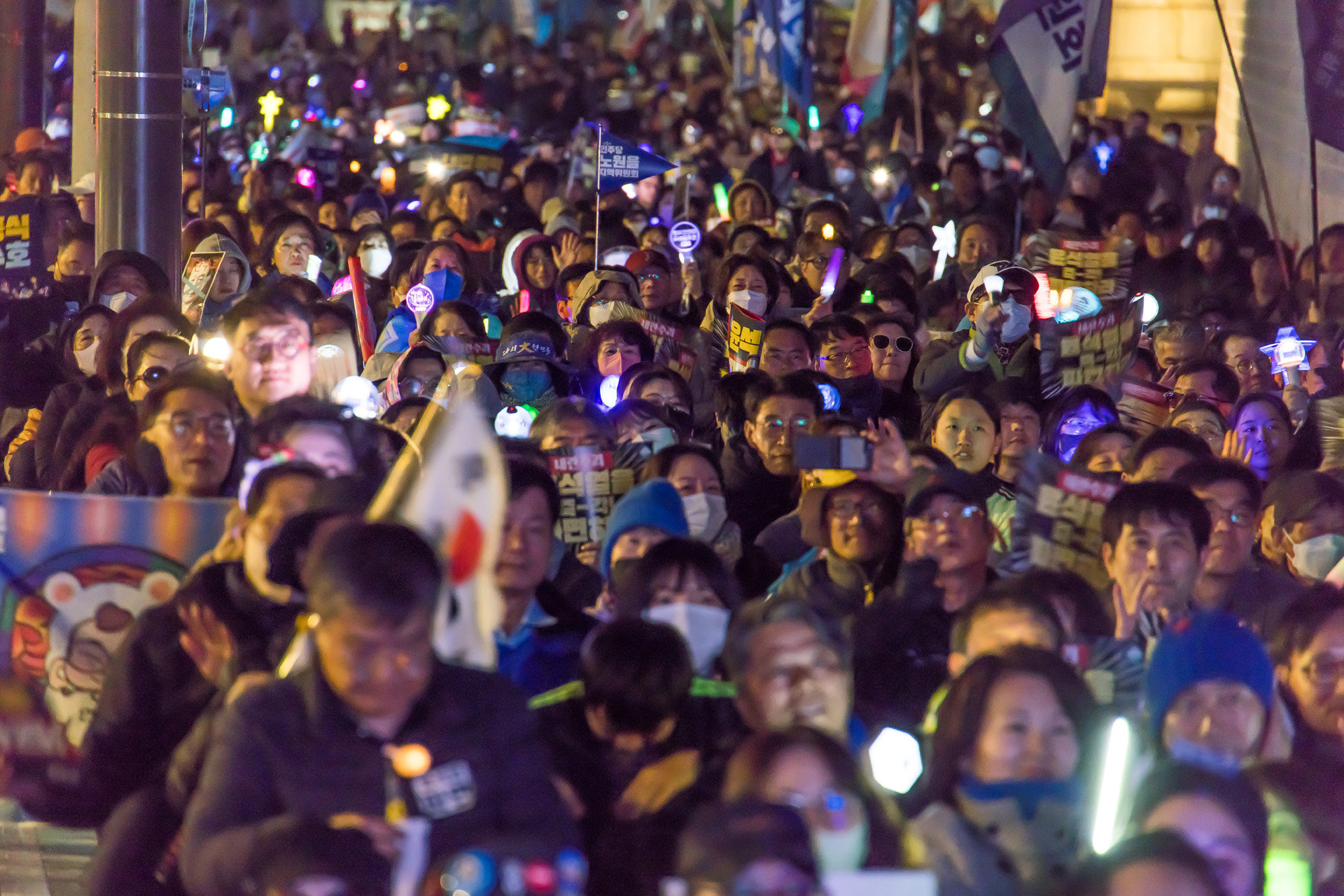 사회;집회;시위;정치;민주당;더불어민주당;내란수괴윤석열즉각파면긴급행동;야5당 공동 비상시국 범국민대회;윤석열즉각퇴진사회대개혁비상행동;윤석열파면촉구집회