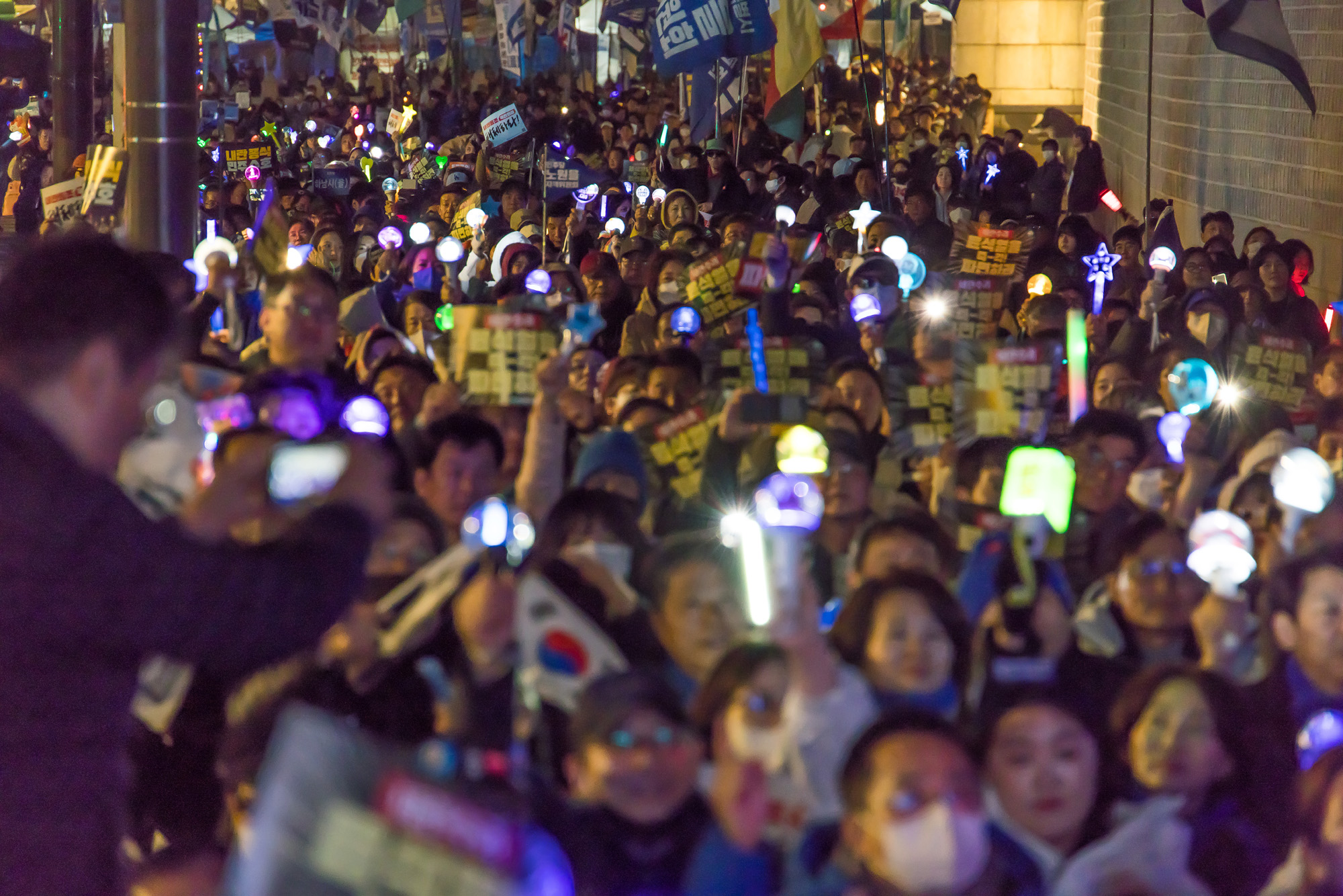 사회;집회;시위;정치;민주당;더불어민주당;내란수괴윤석열즉각파면긴급행동;야5당 공동 비상시국 범국민대회;윤석열즉각퇴진사회대개혁비상행동;윤석열파면촉구집회