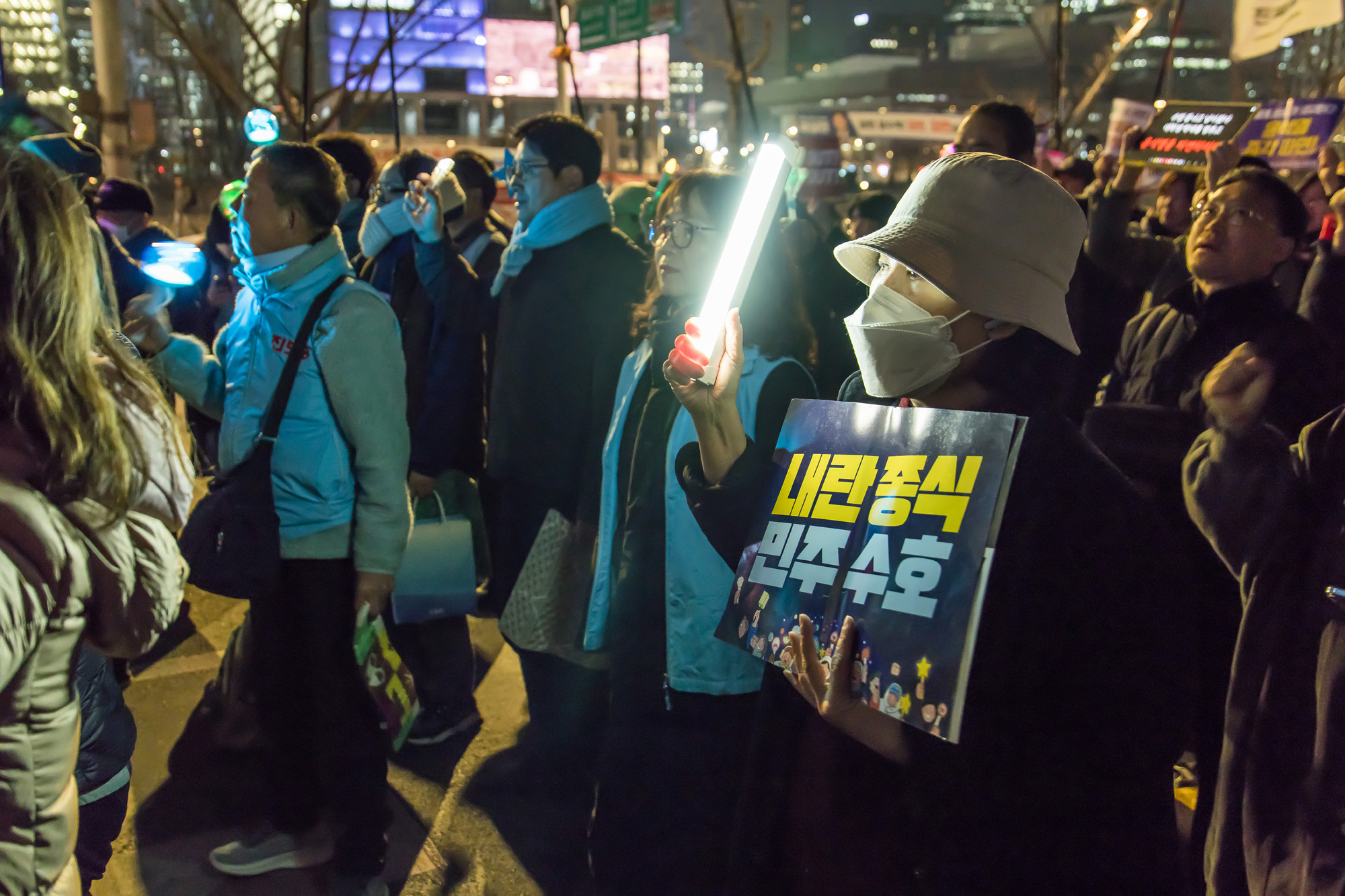 사회;집회;시위;정치;민주당;더불어민주당;내란수괴윤석열즉각파면긴급행동;야5당 공동 비상시국 범국민대회;윤석열즉각퇴진사회대개혁비상행동;윤석열파면촉구집회