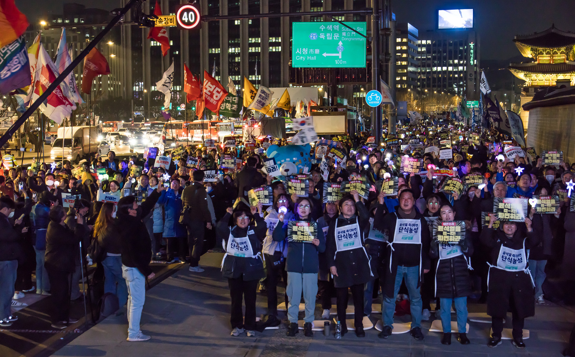 사회;집회;시위;정치;민주당;더불어민주당;내란수괴윤석열즉각파면긴급행동;야5당 공동 비상시국 범국민대회;윤석열즉각퇴진사회대개혁비상행동;윤석열파면촉구집회