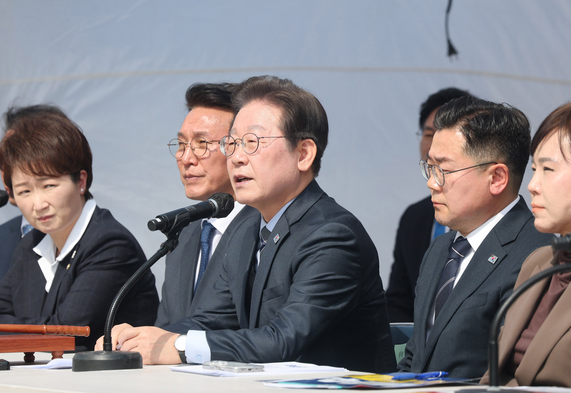 더불어민주당;천막당사;현판식